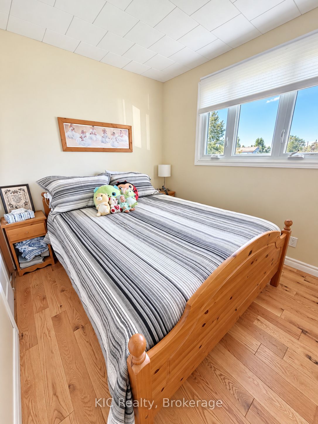 98 George Street E Property Photo 8