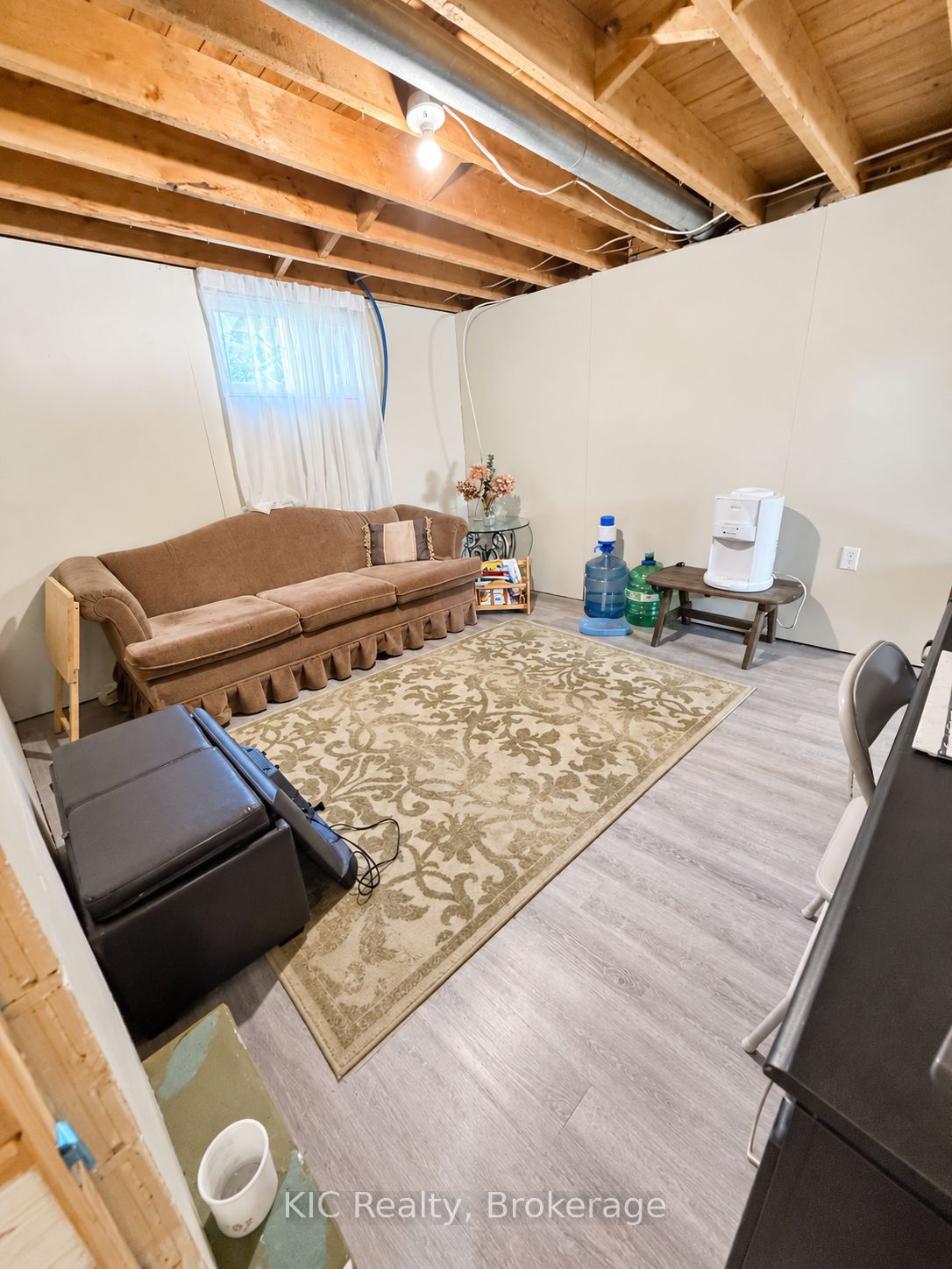 98 George Street E Property Photo 12