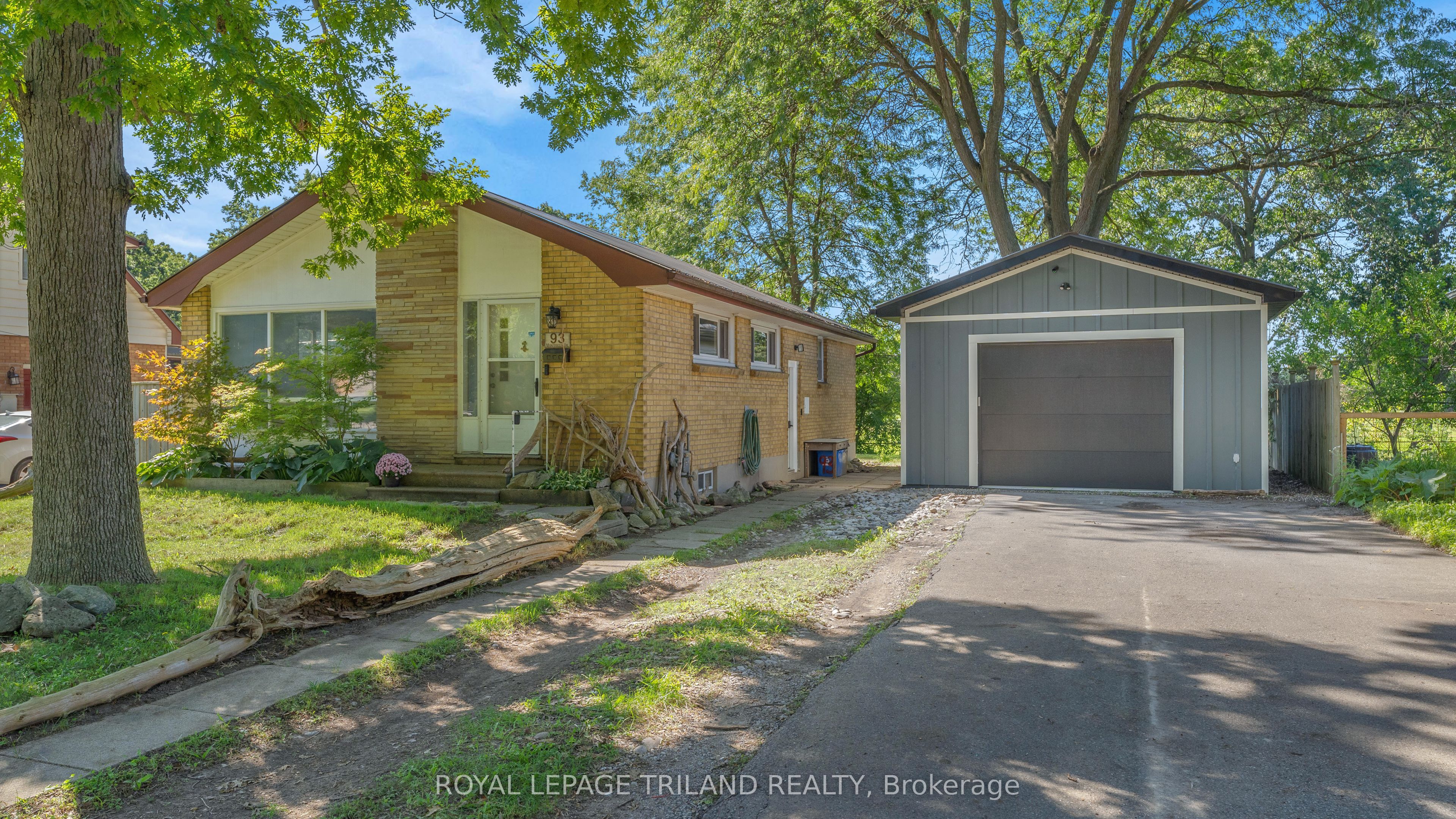 93 Manitoulin Drive Property Photo 1