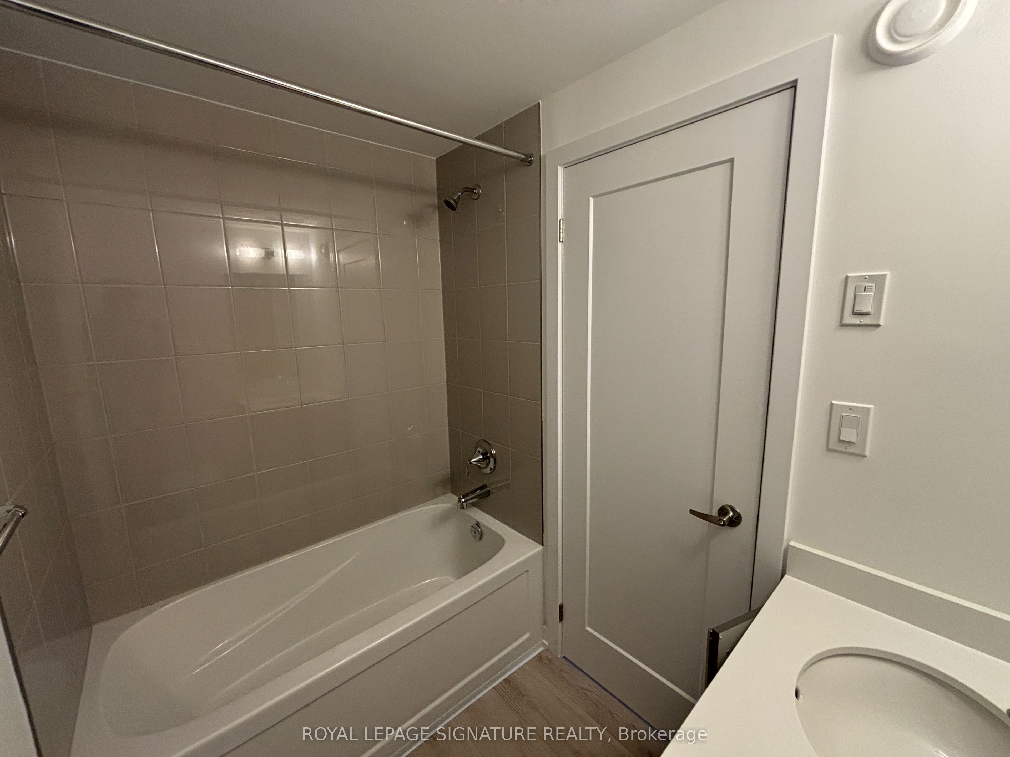 42 Lowes Road W 24 Property Photo 12