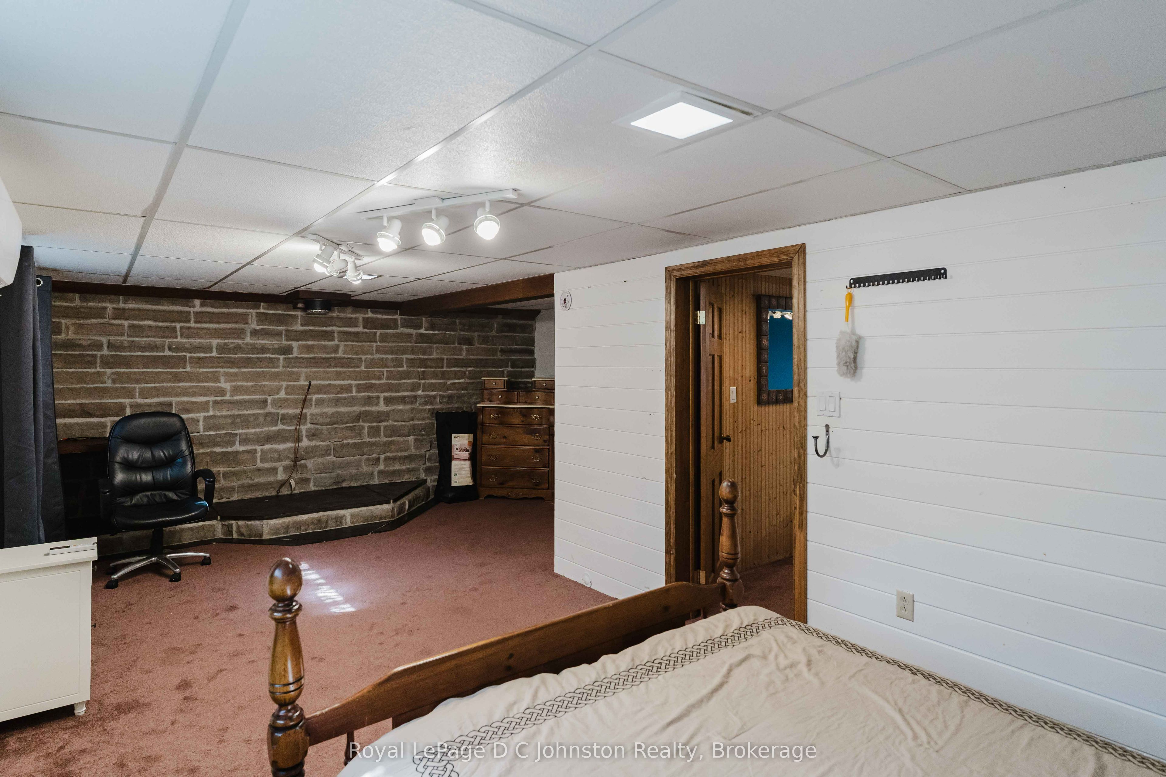 1152 Wellington Street Property Photo 37