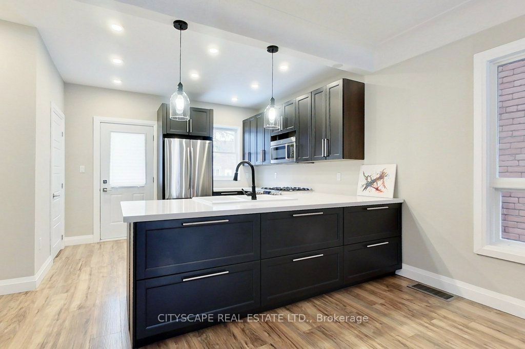 39 Holton Avenue N Property Photo 1