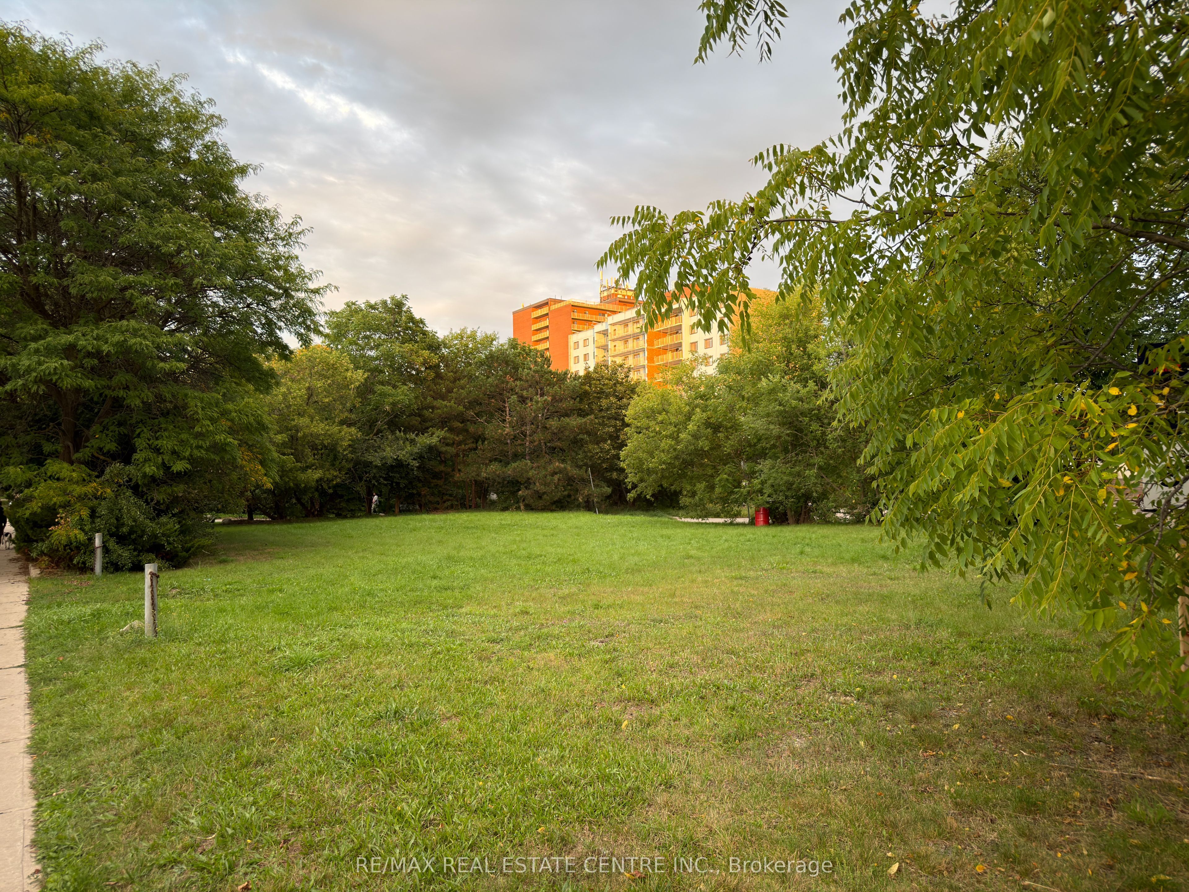 115 Union Boulevard Property Photo 1