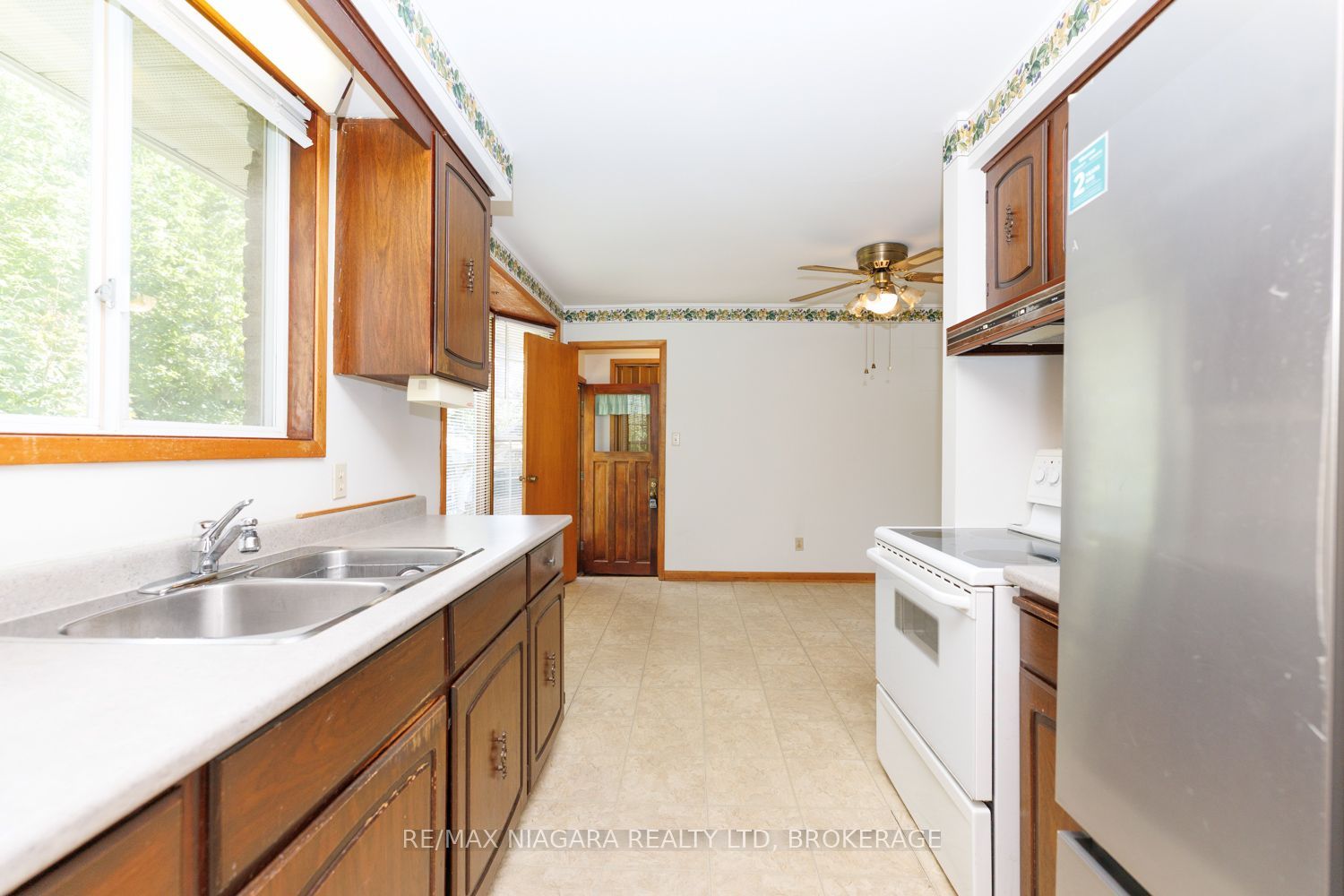 4166 Chippawa Parkway Property Photo 7