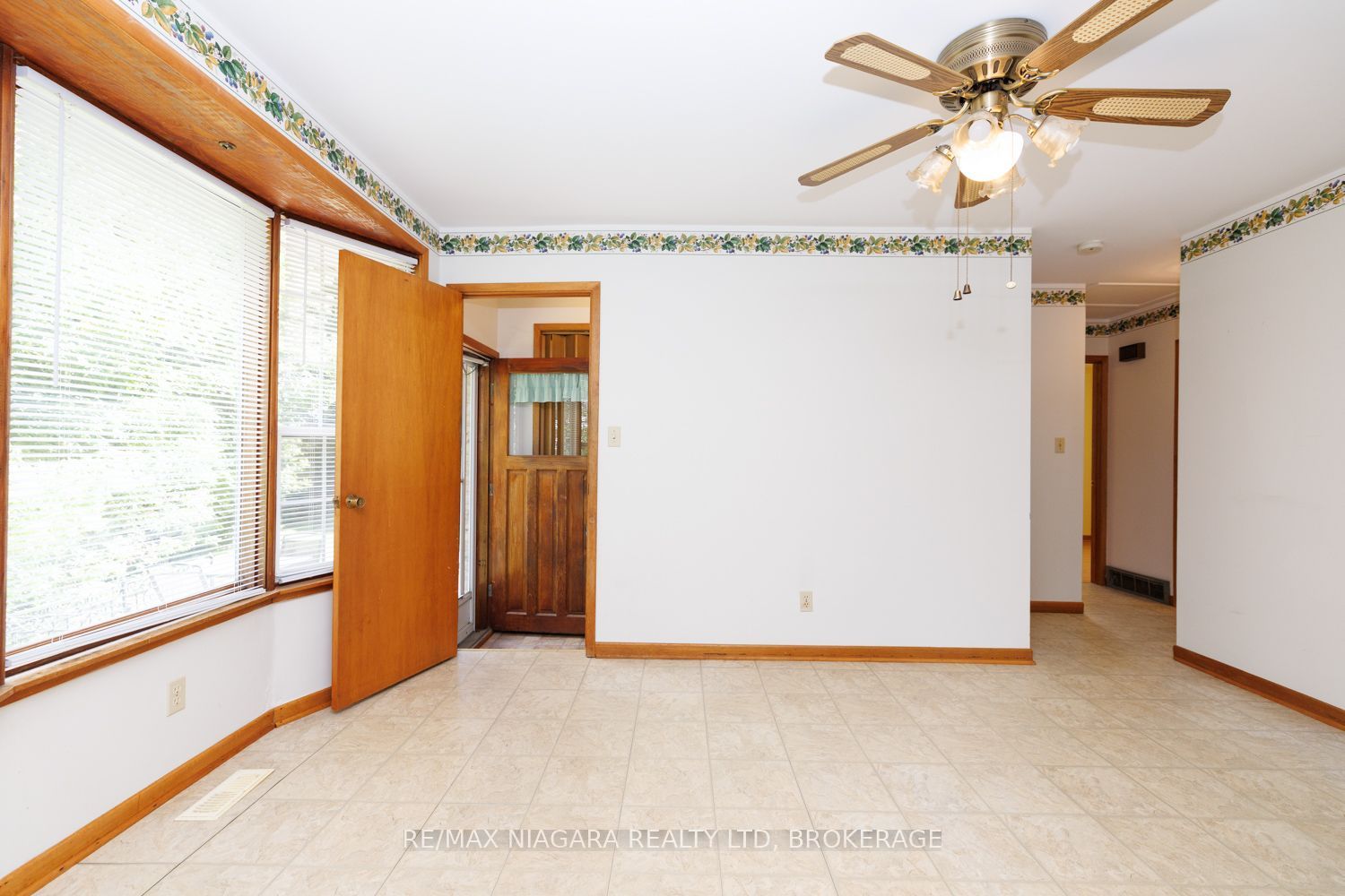 4166 Chippawa Parkway Property Photo 8
