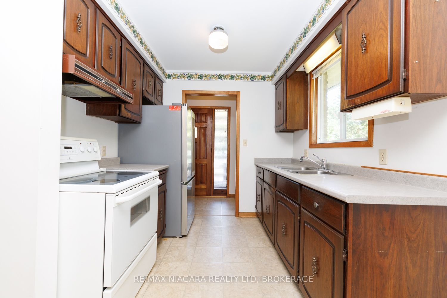 4166 Chippawa Parkway Property Photo 11
