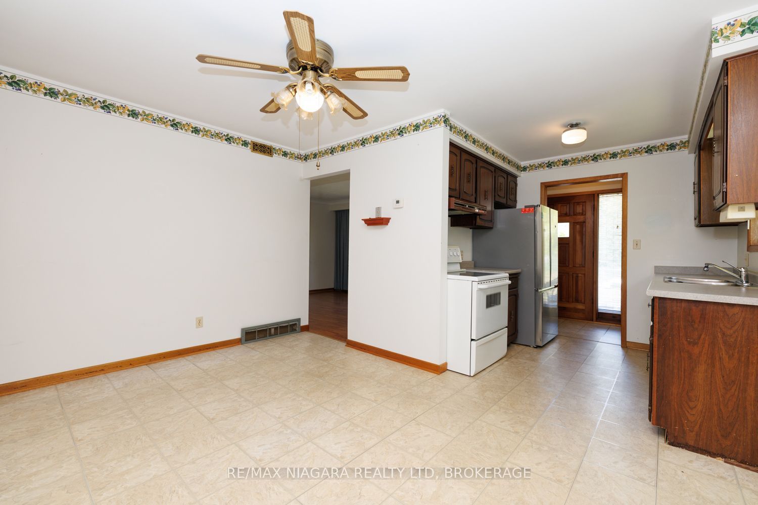 4166 Chippawa Parkway Property Photo 12