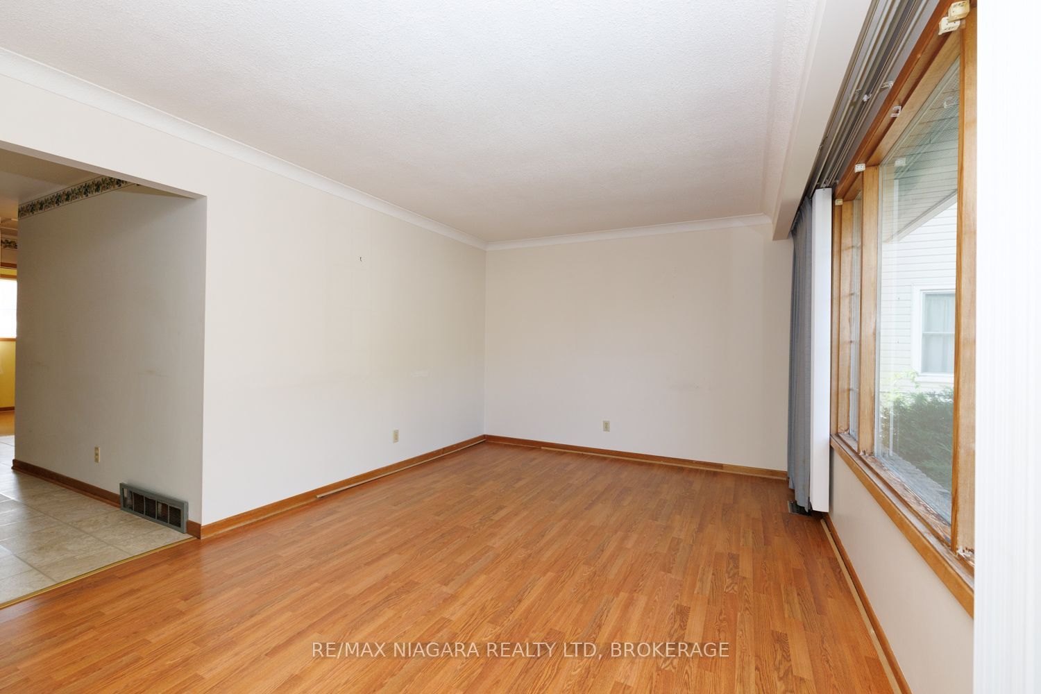 4166 Chippawa Parkway Property Photo 15