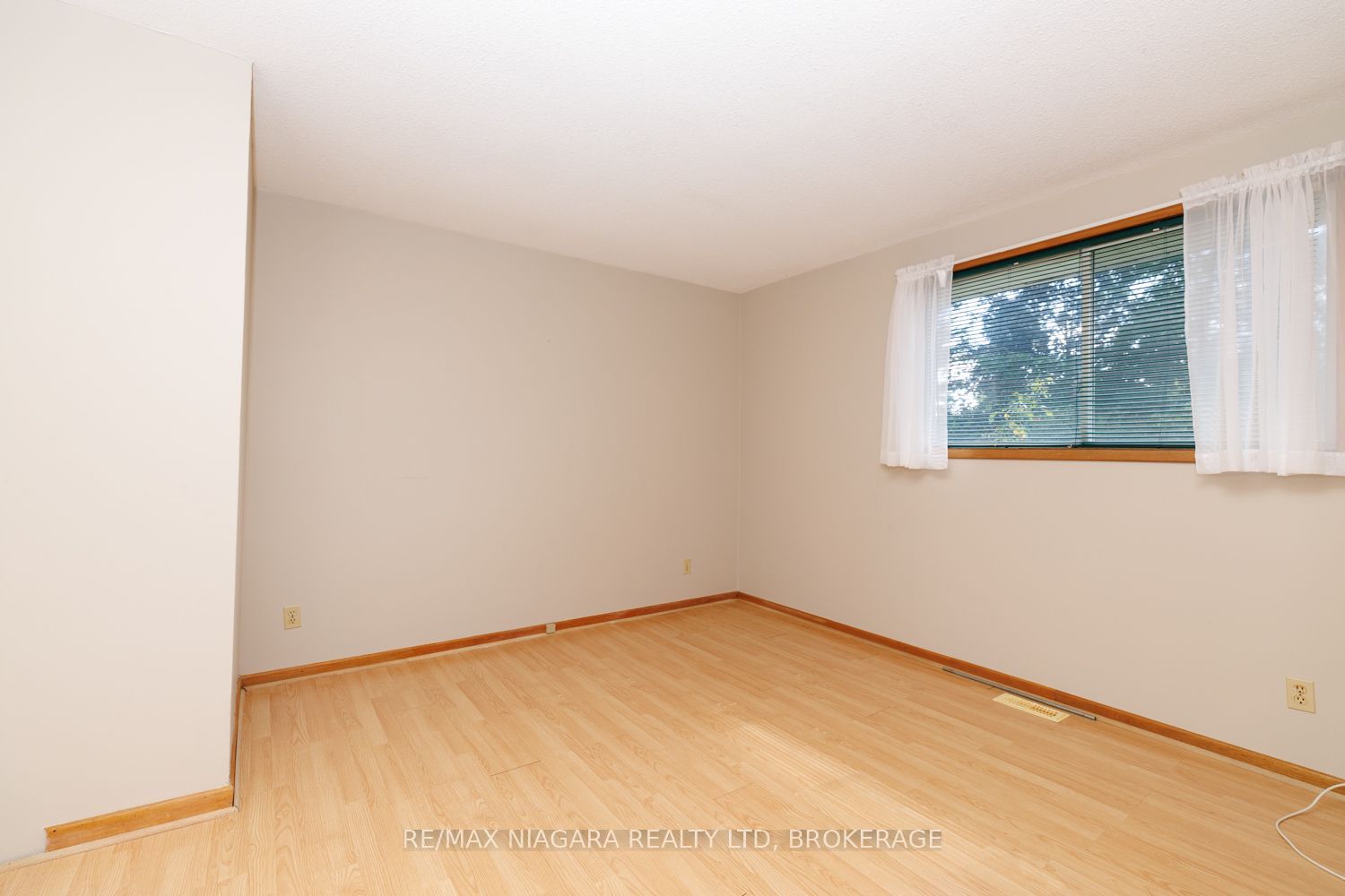 4166 Chippawa Parkway Property Photo 16