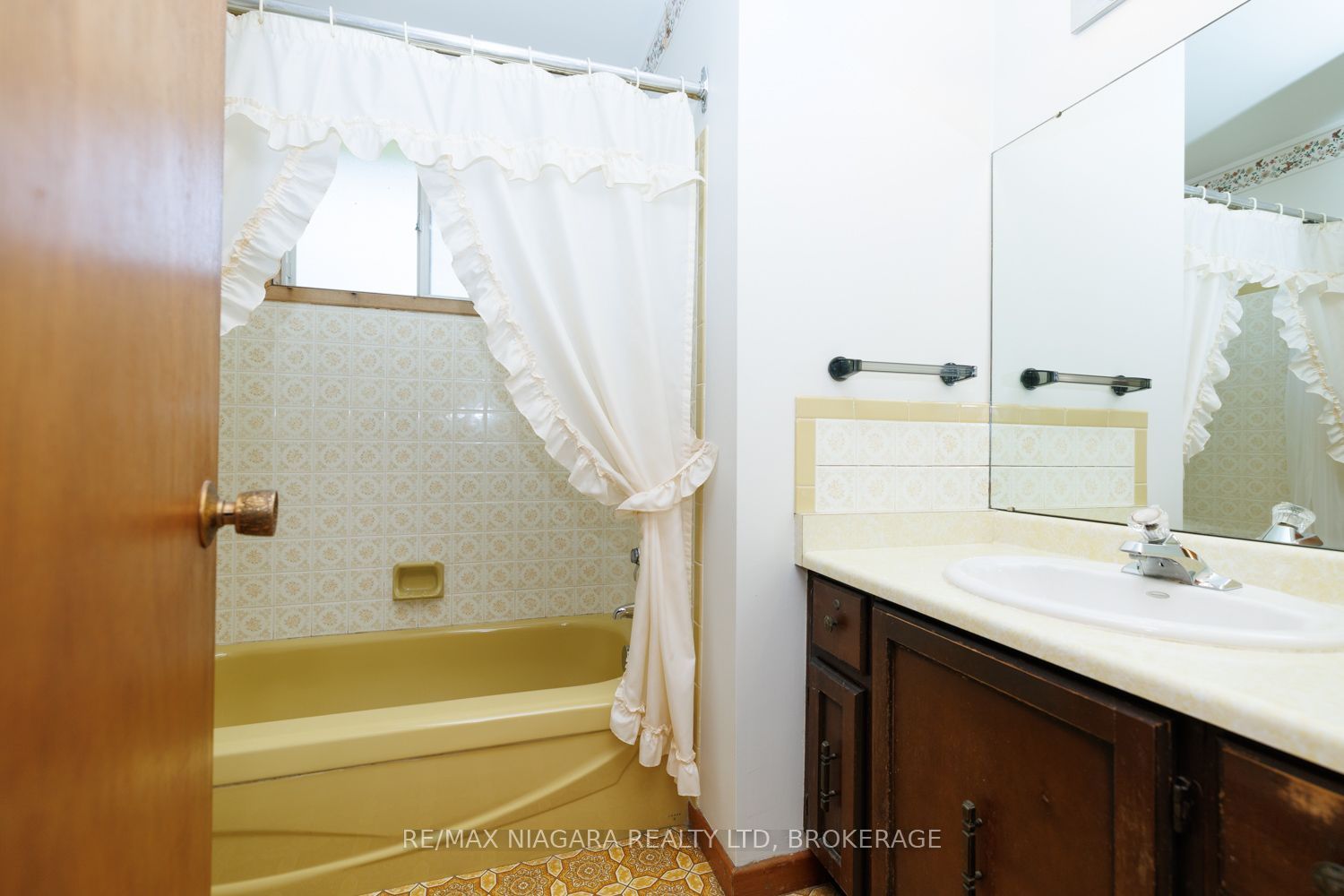 4166 Chippawa Parkway Property Photo 20