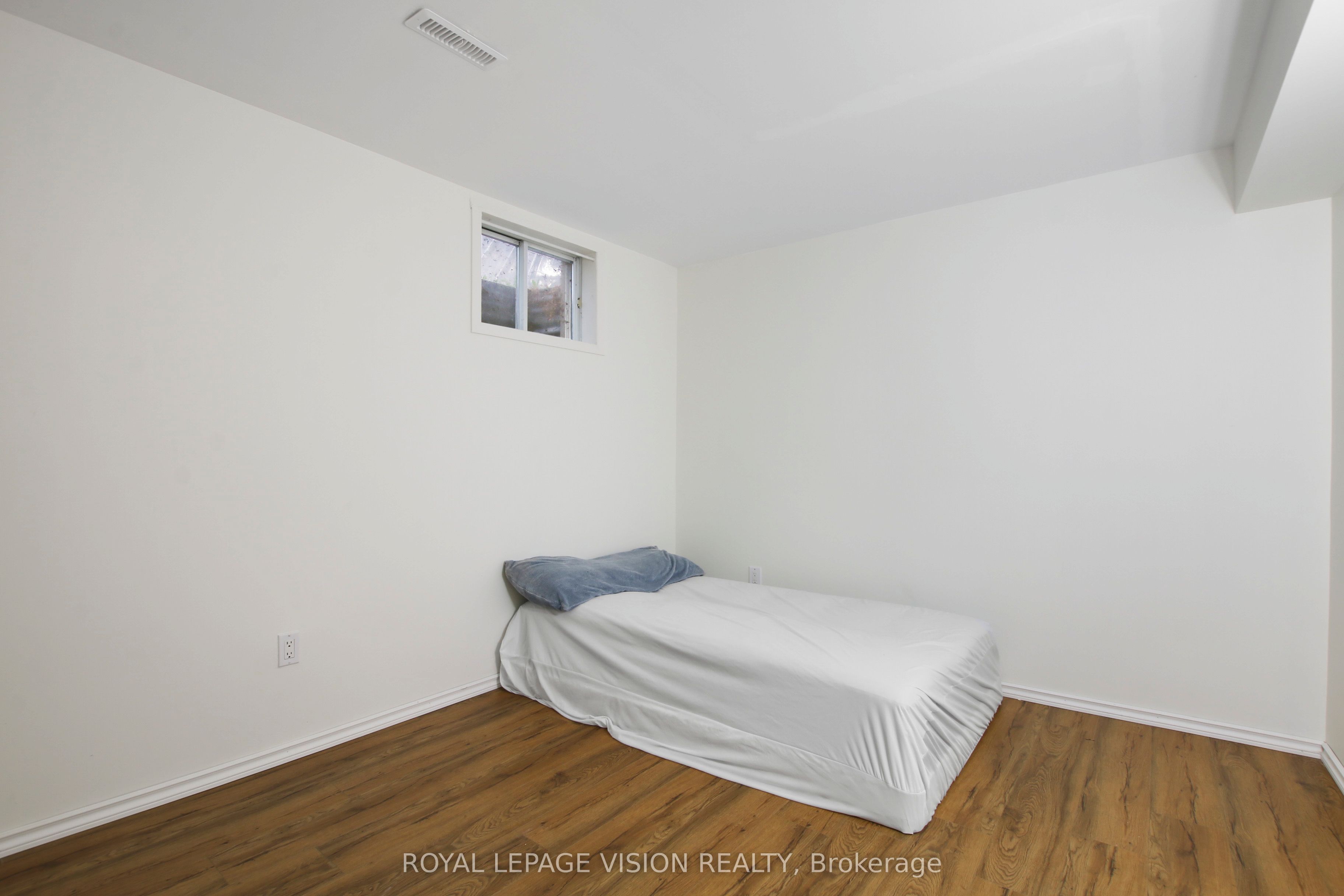 123 Chesham Avenue Property Photo 23