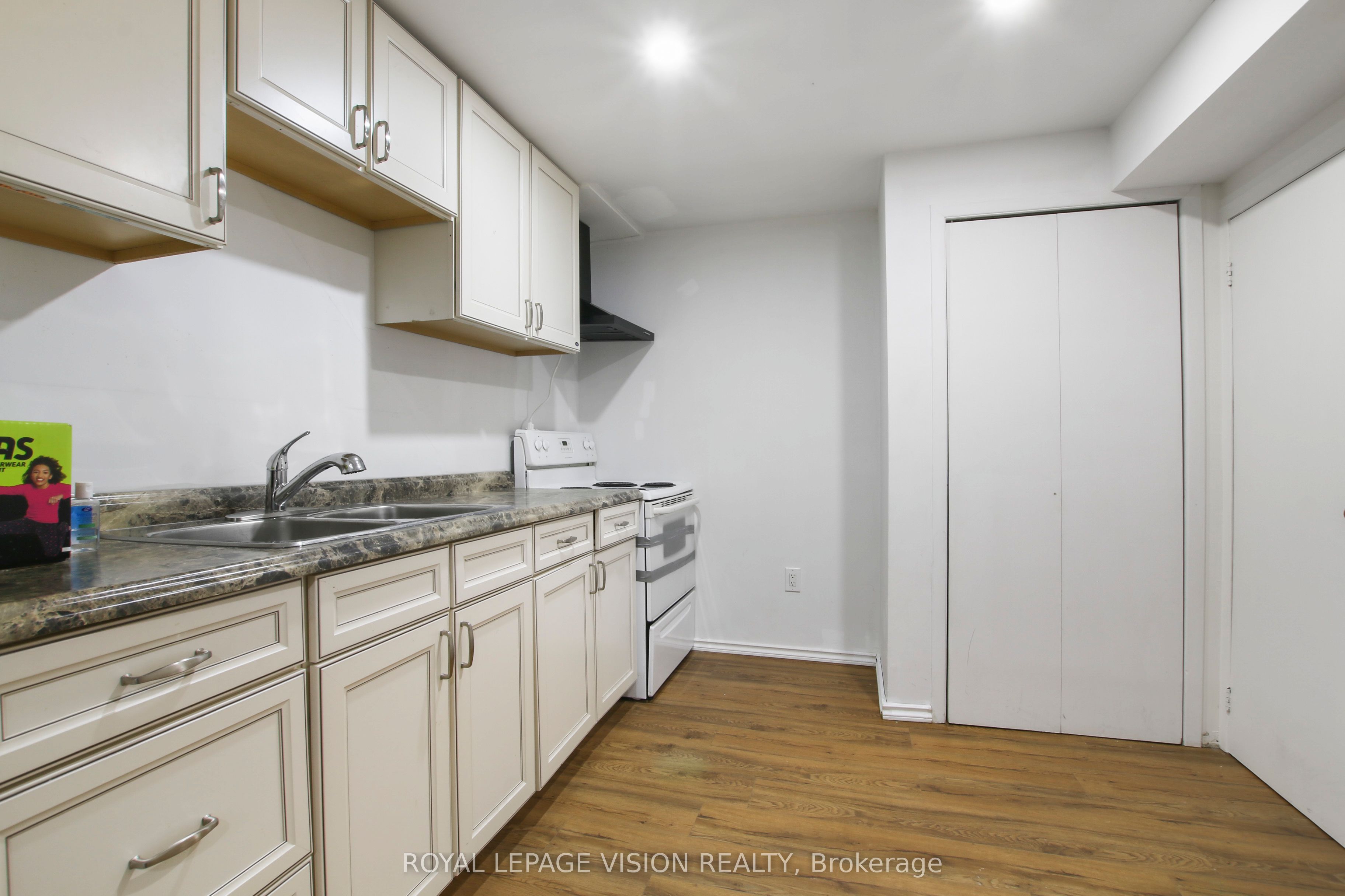 123 Chesham Avenue Property Photo 28