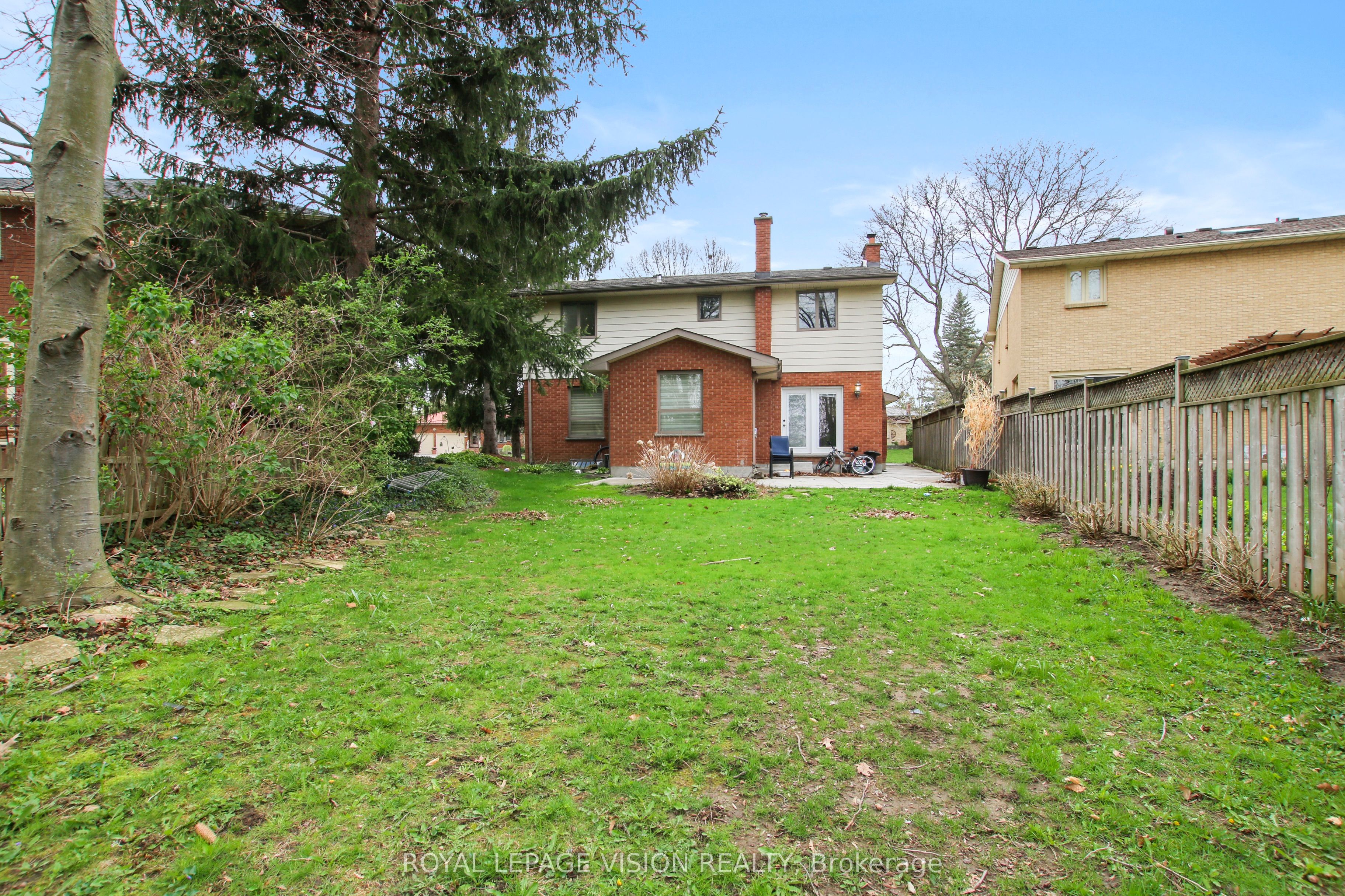123 Chesham Avenue Property Photo 30