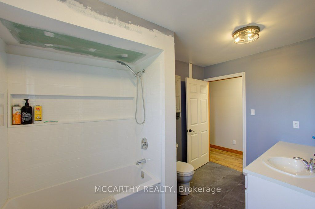 598297 2nd Line W Property Photo 22
