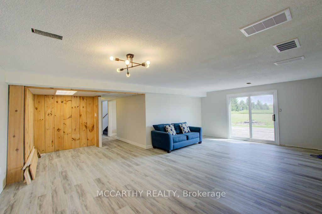 598297 2nd Line W Property Photo 27