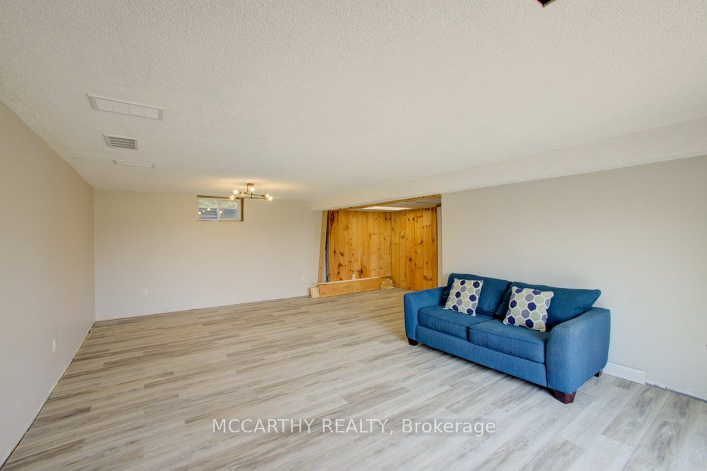 598297 2nd Line W Property Photo 28