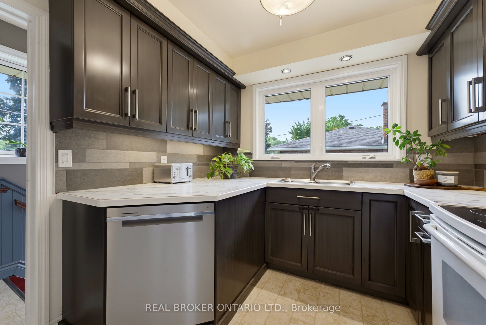87 Ball Street Property Photo 7
