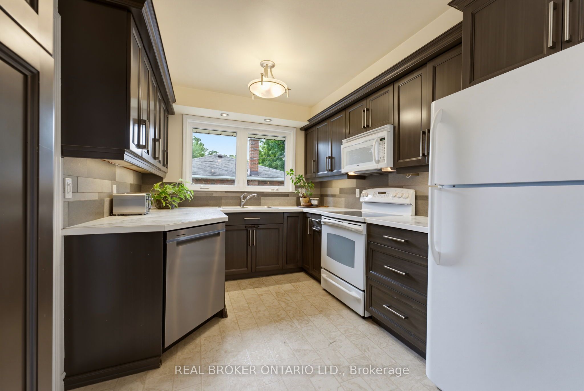 87 Ball Street Property Photo 8