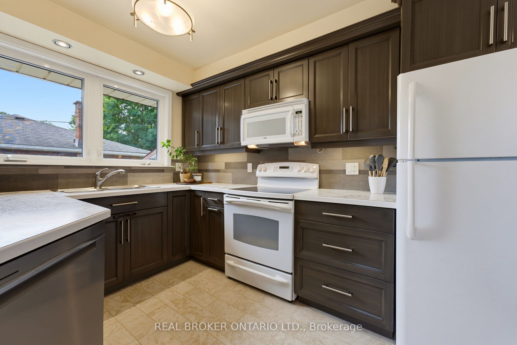 87 Ball Street Property Photo 9