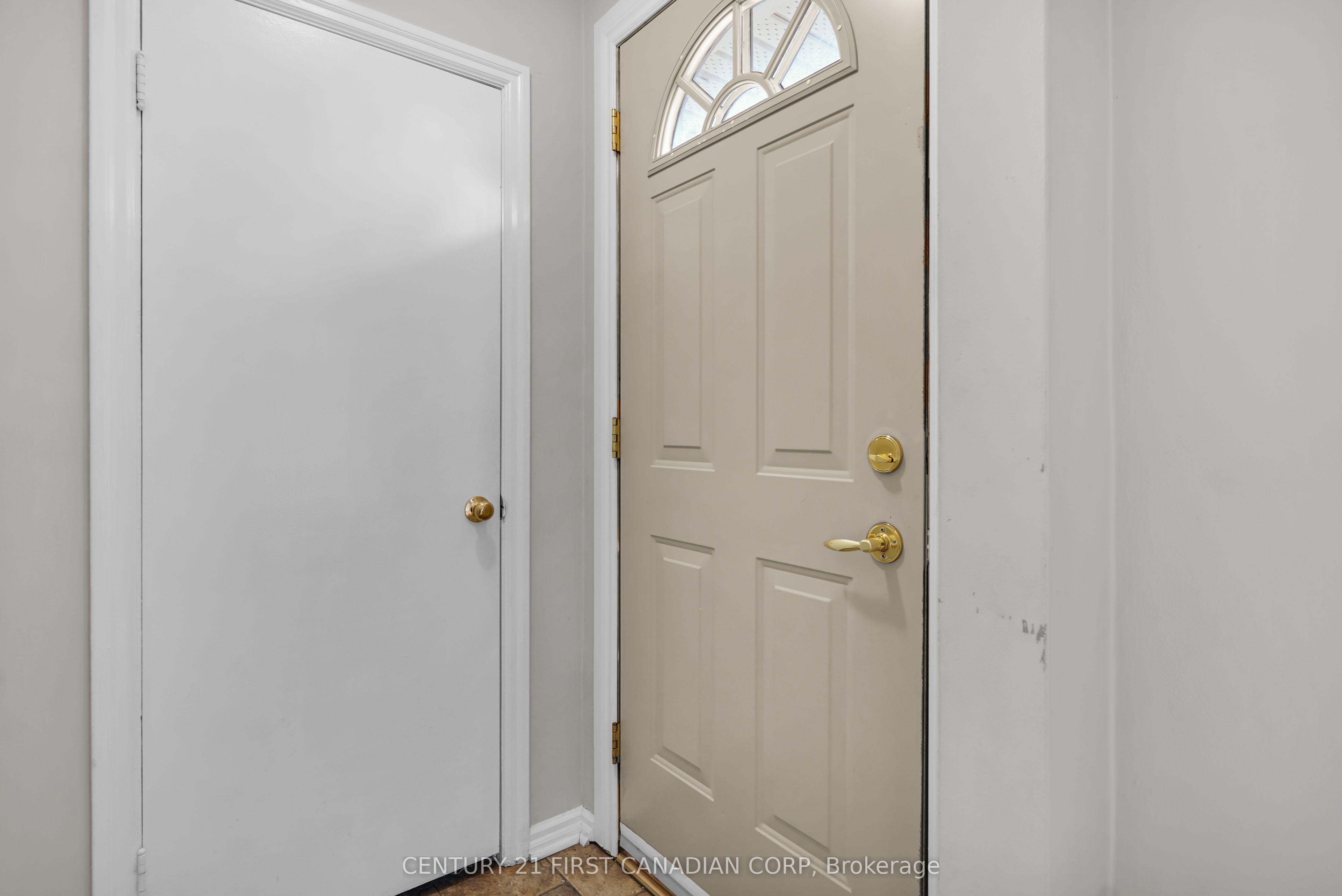 638 Tennent Avenue Upper Level Property Photo 8