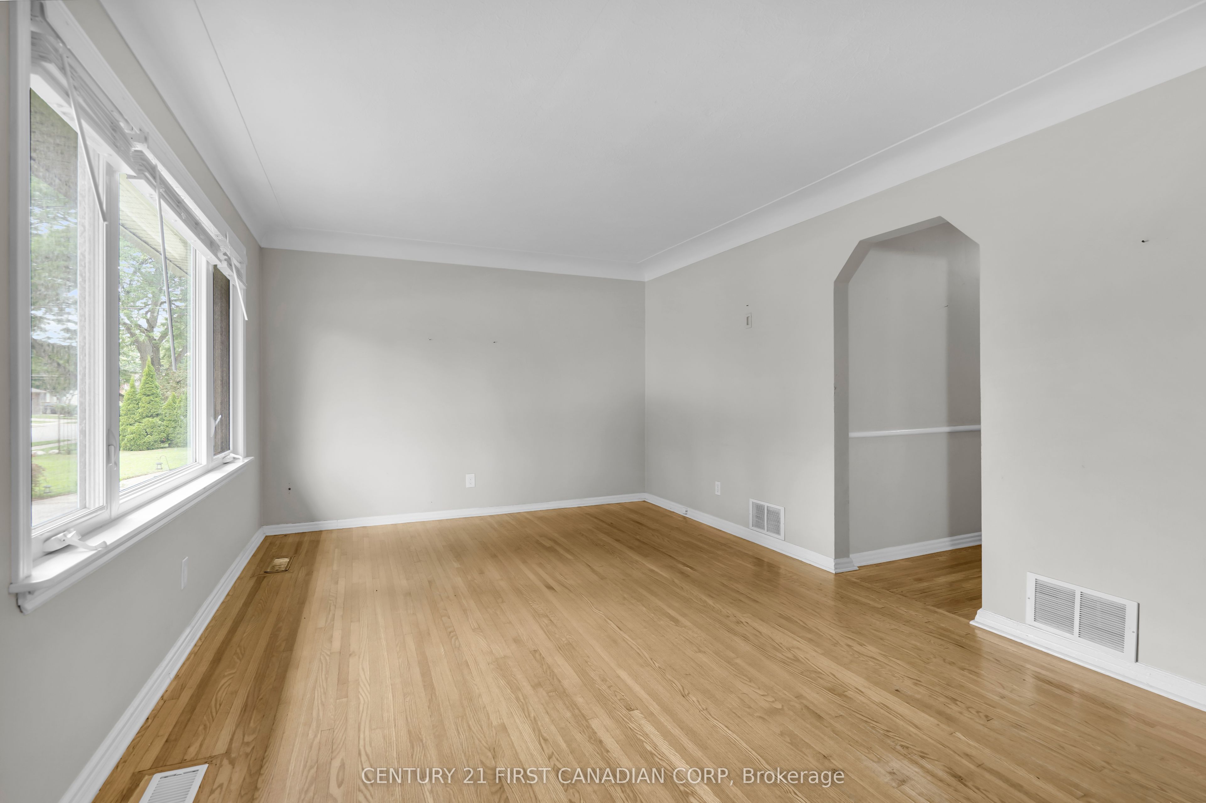638 Tennent Avenue Upper Level Property Photo 9