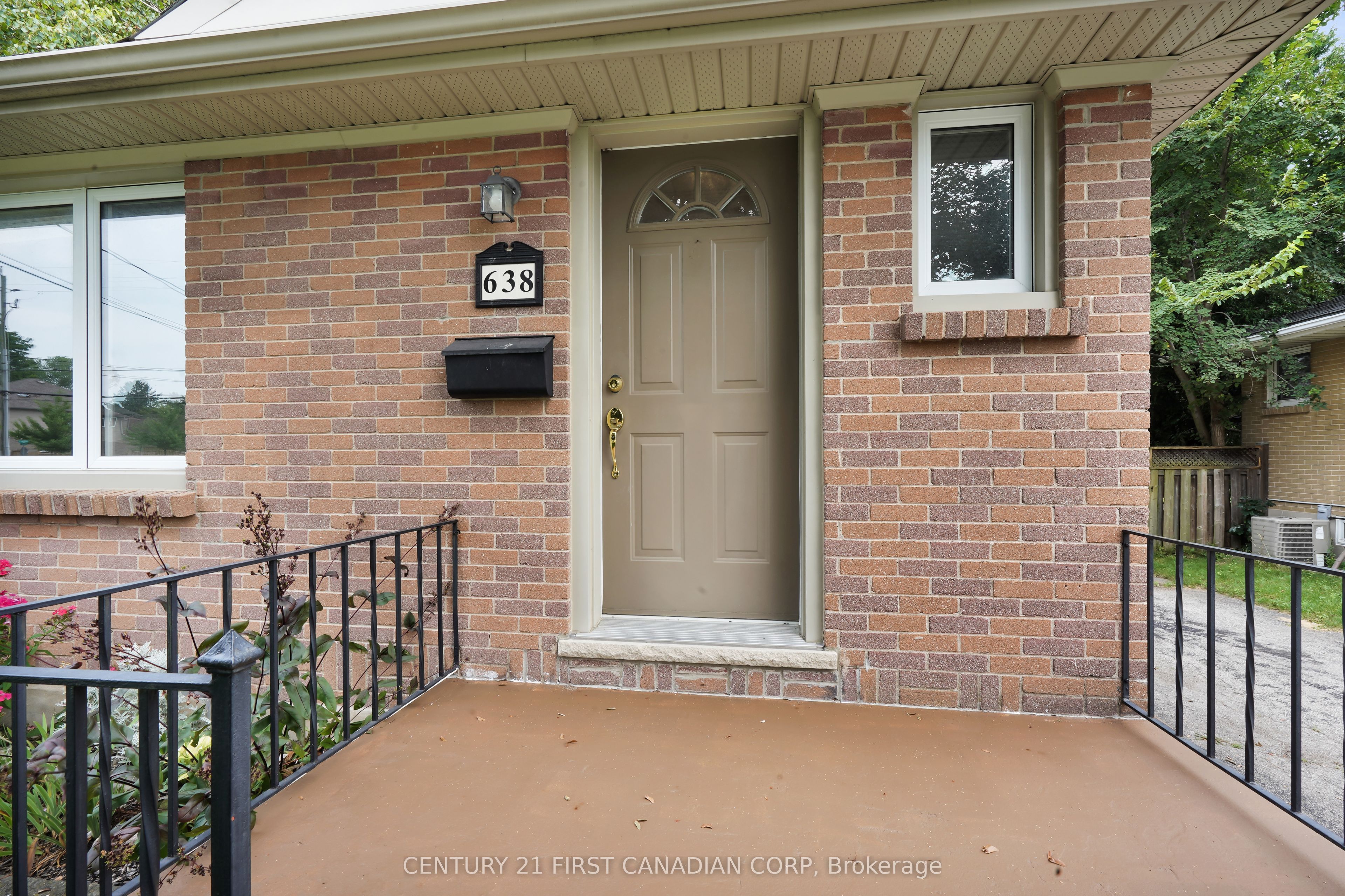 638 Tennent Avenue Upper Level Property Photo 16