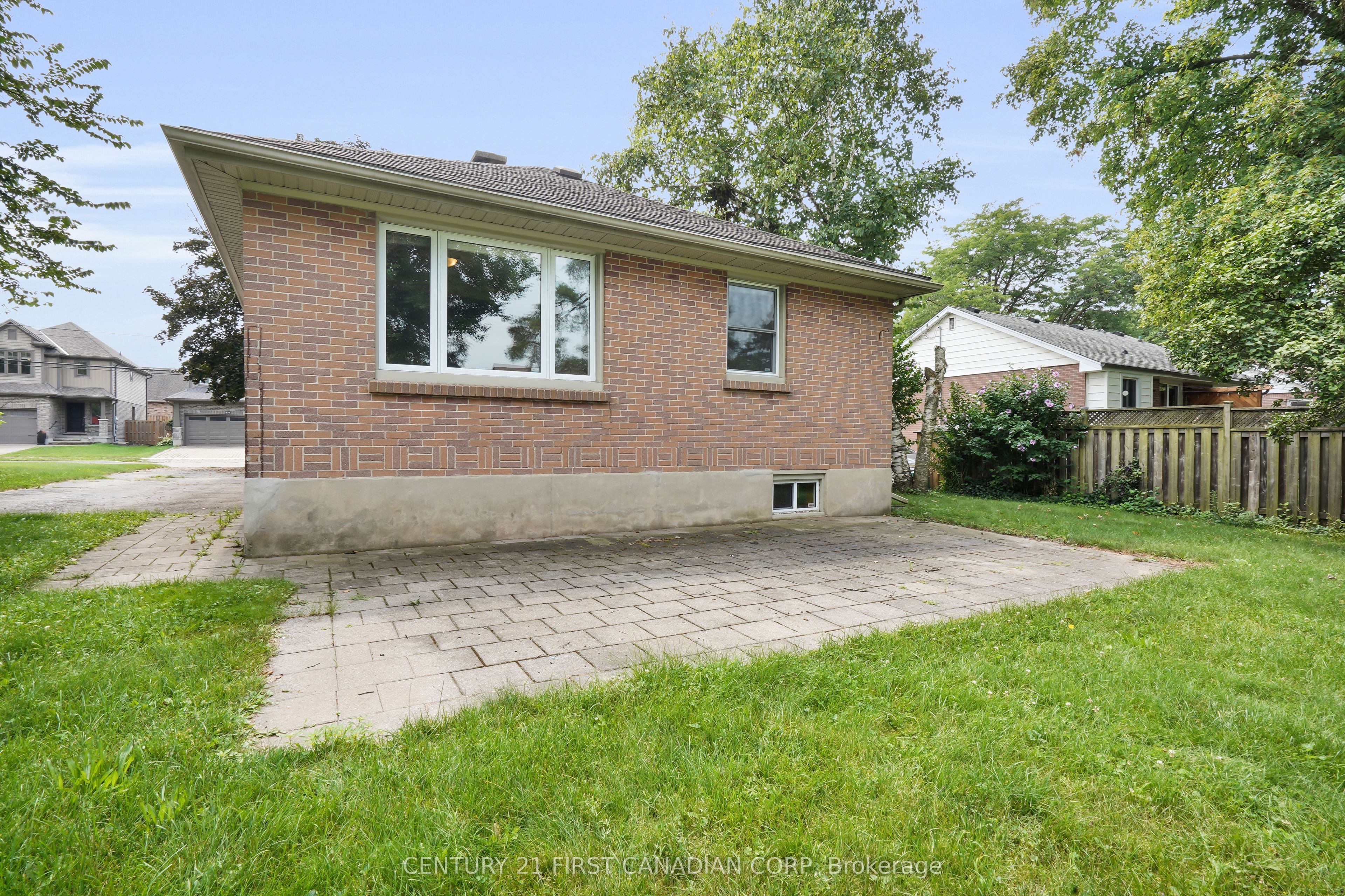 638 Tennent Avenue Upper Level Property Photo 18