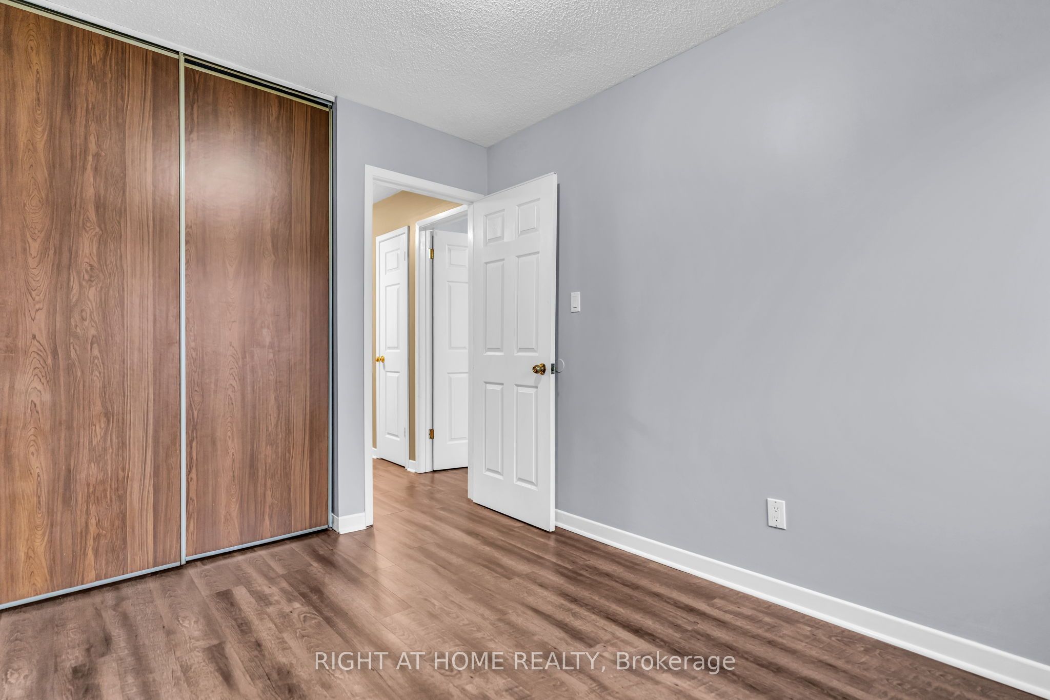 500 Osgoode Drive 136 Property Photo 7