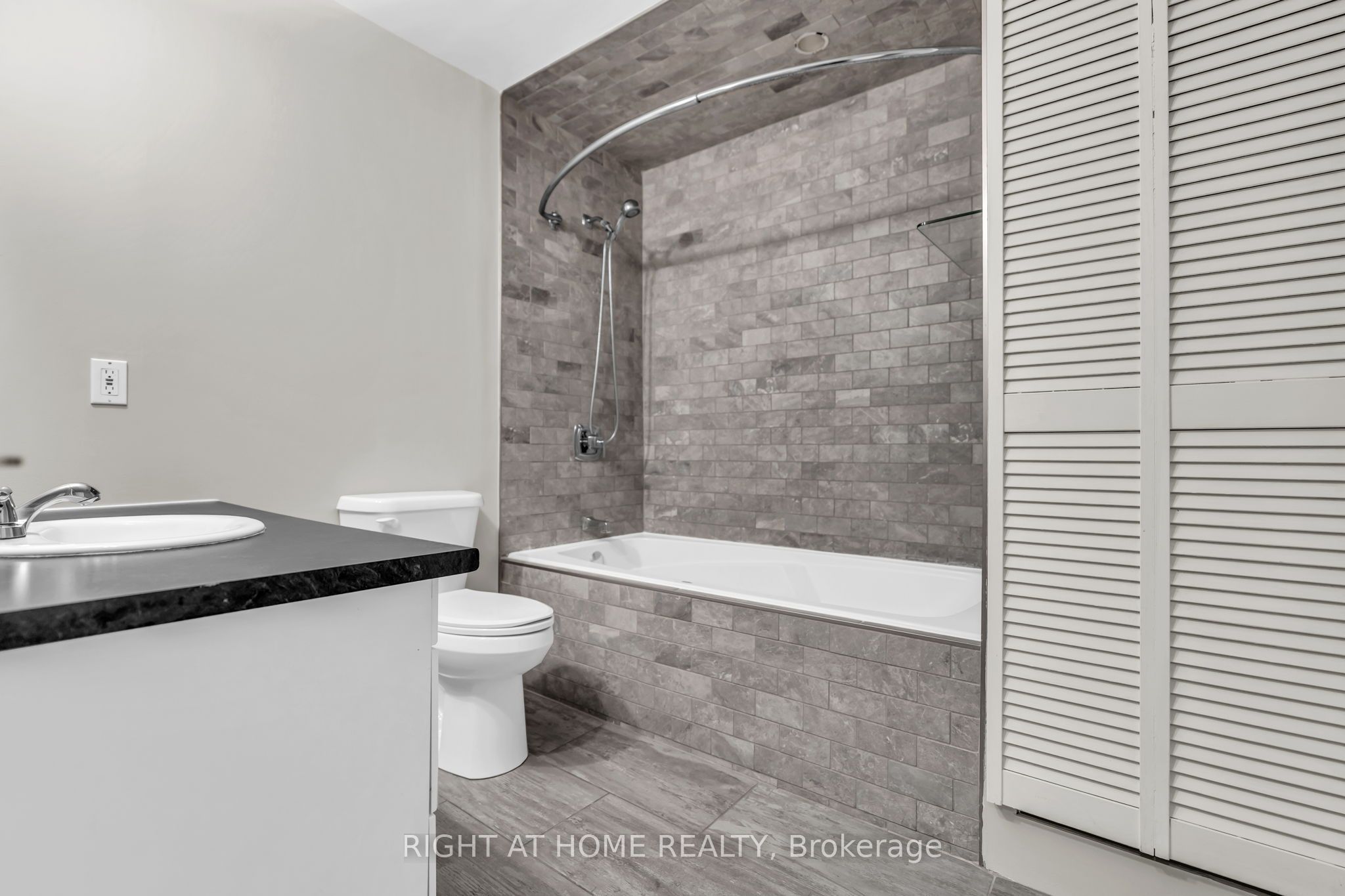 500 Osgoode Drive 136 Property Photo 10