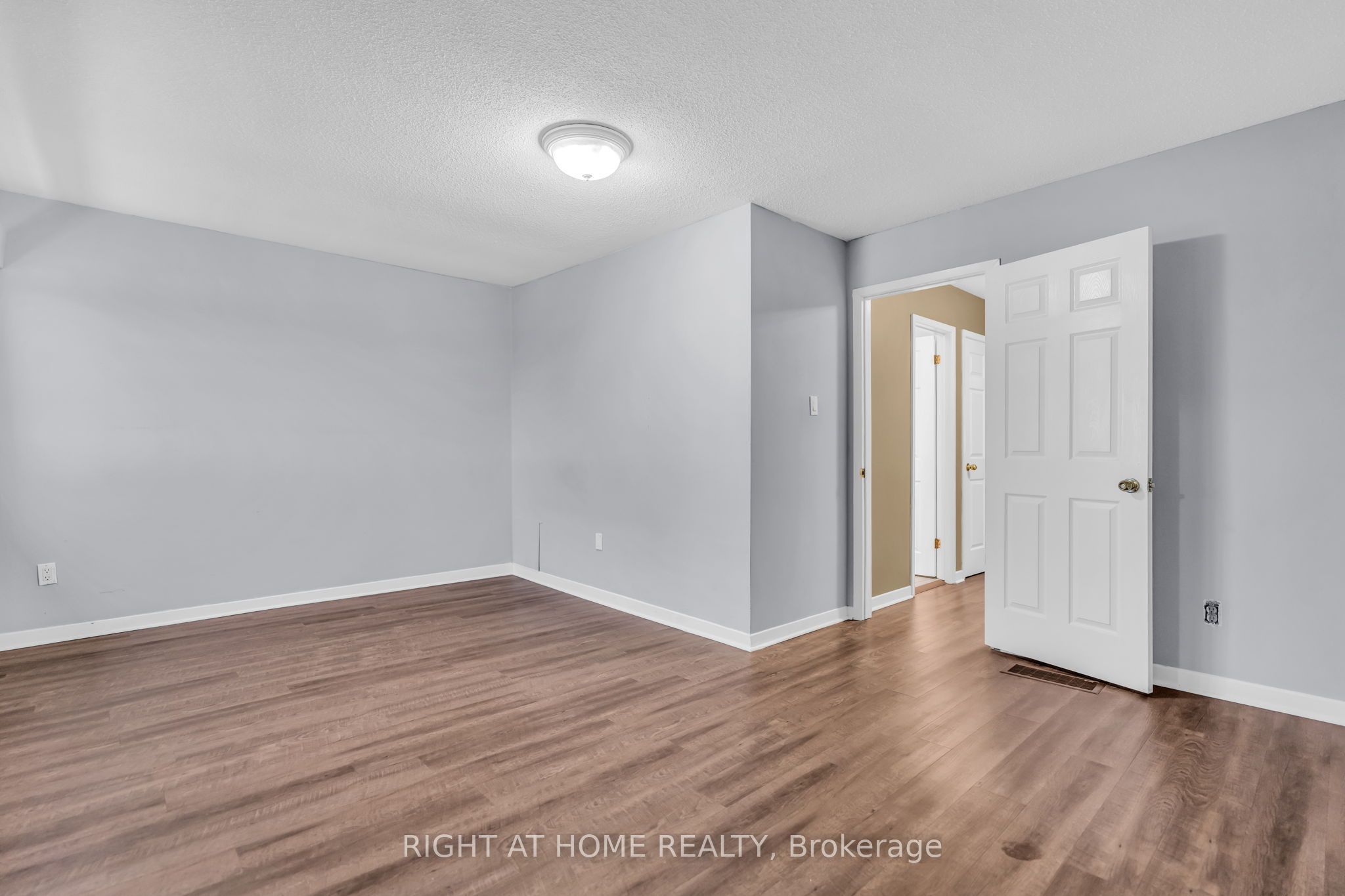 500 Osgoode Drive 136 Property Photo 12