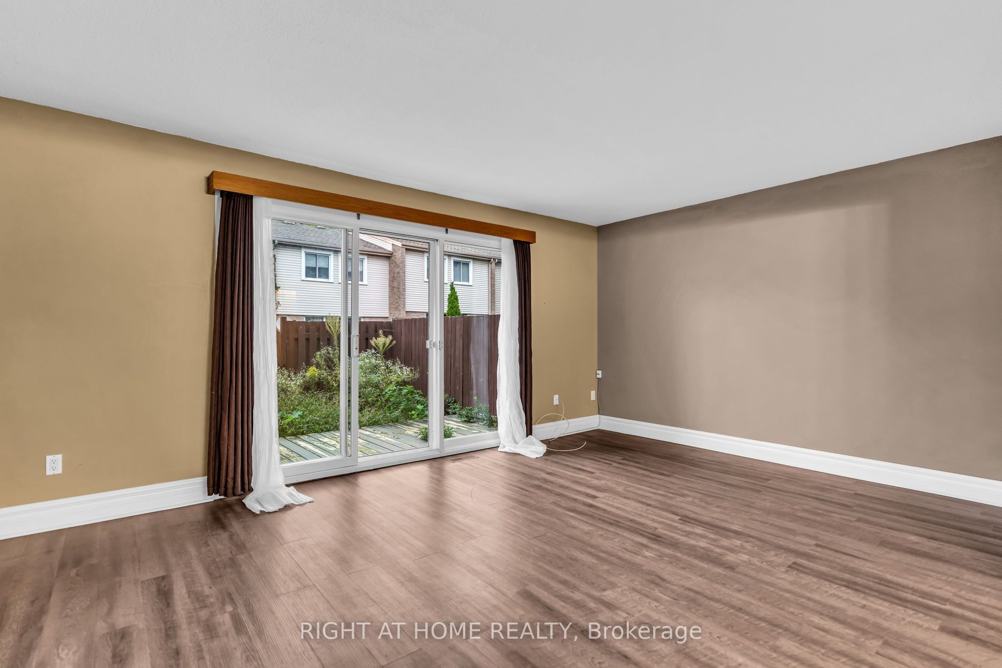 500 Osgoode Drive 136 Property Photo 34