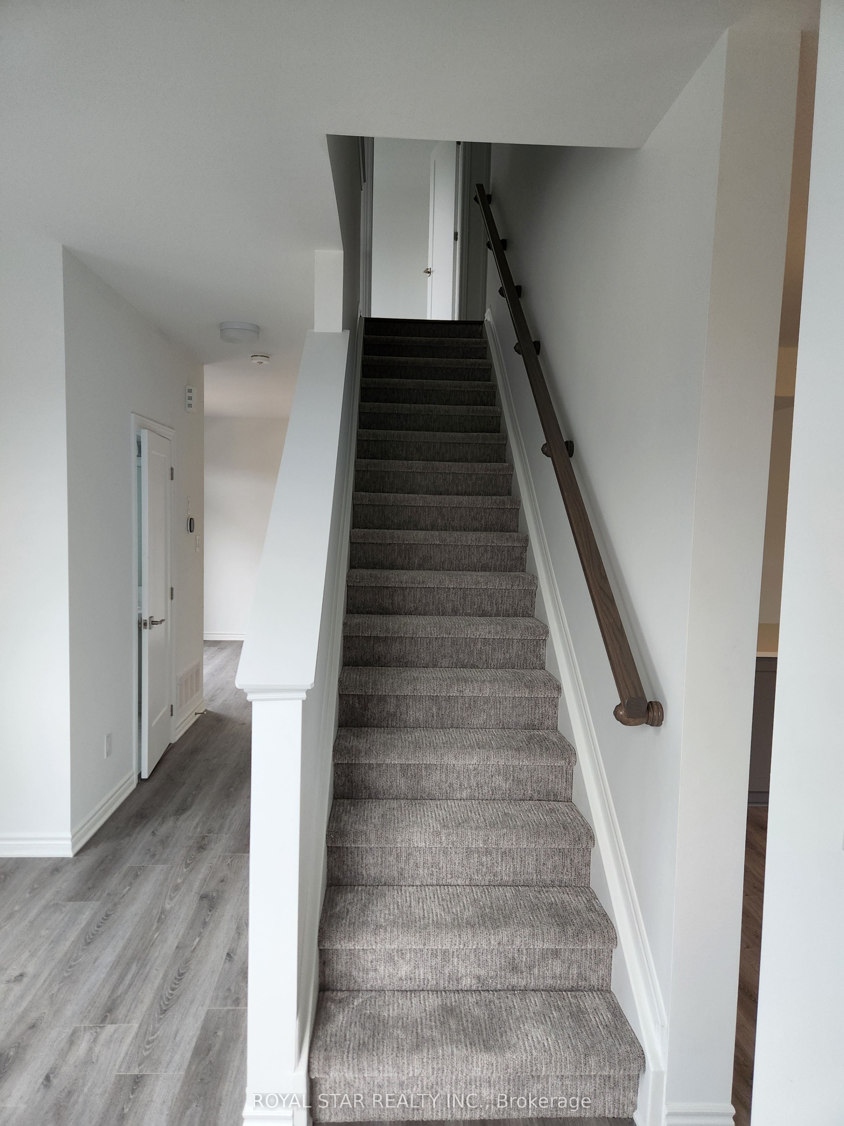 318 Ilmenite Private Property Photo 10