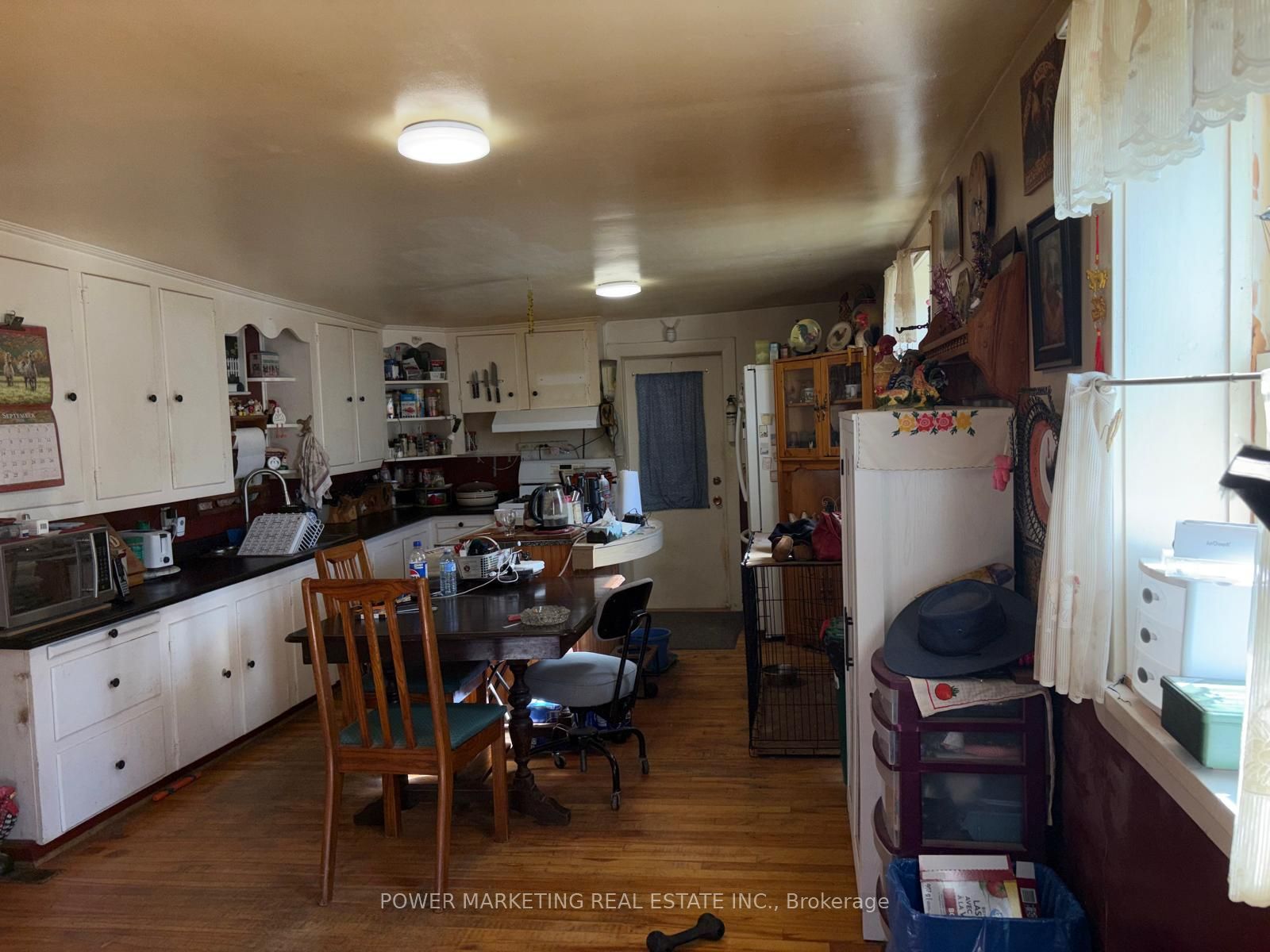 18556 Dundas Street Property Photo 4
