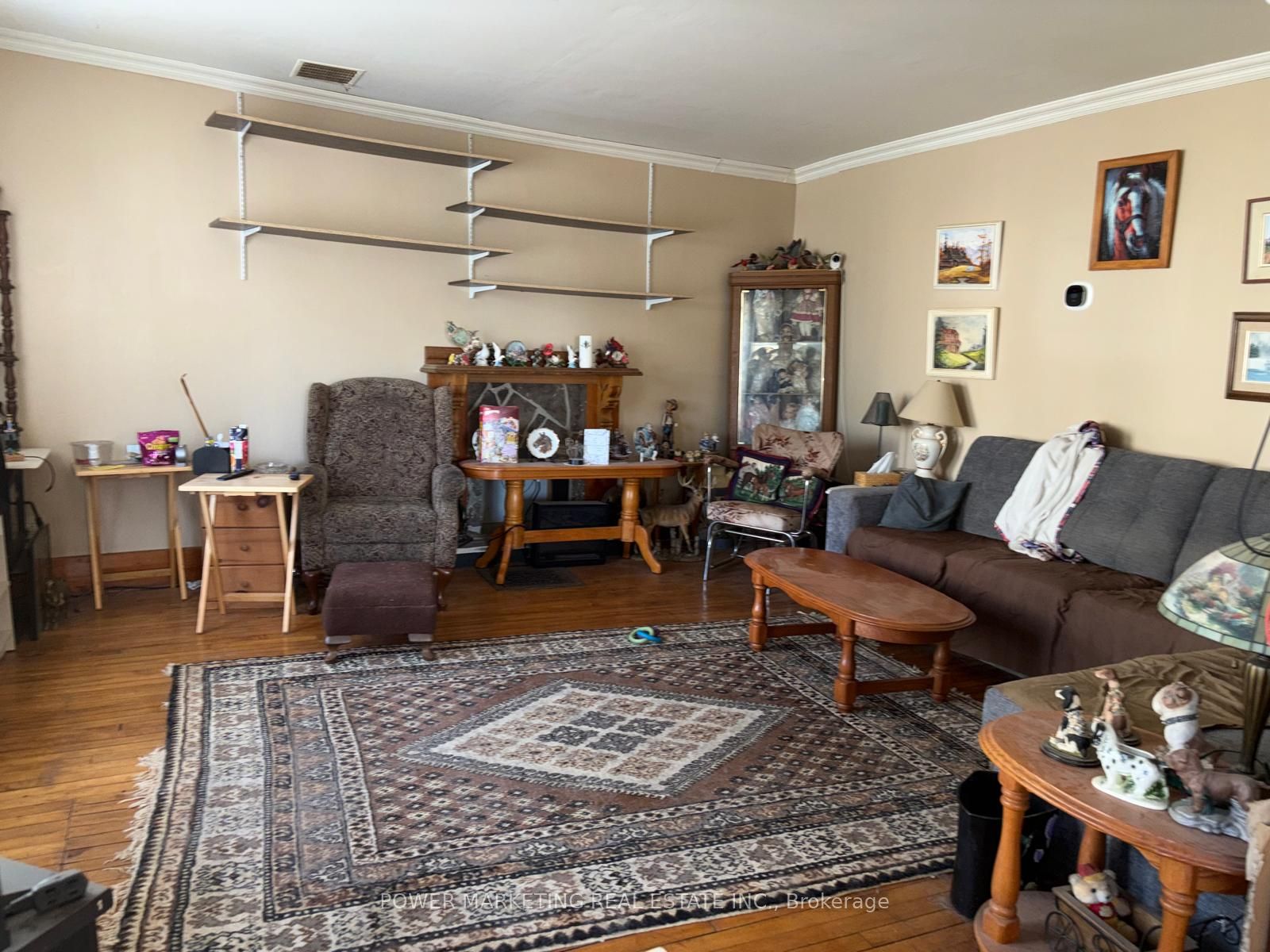 18556 Dundas Street Property Photo 6