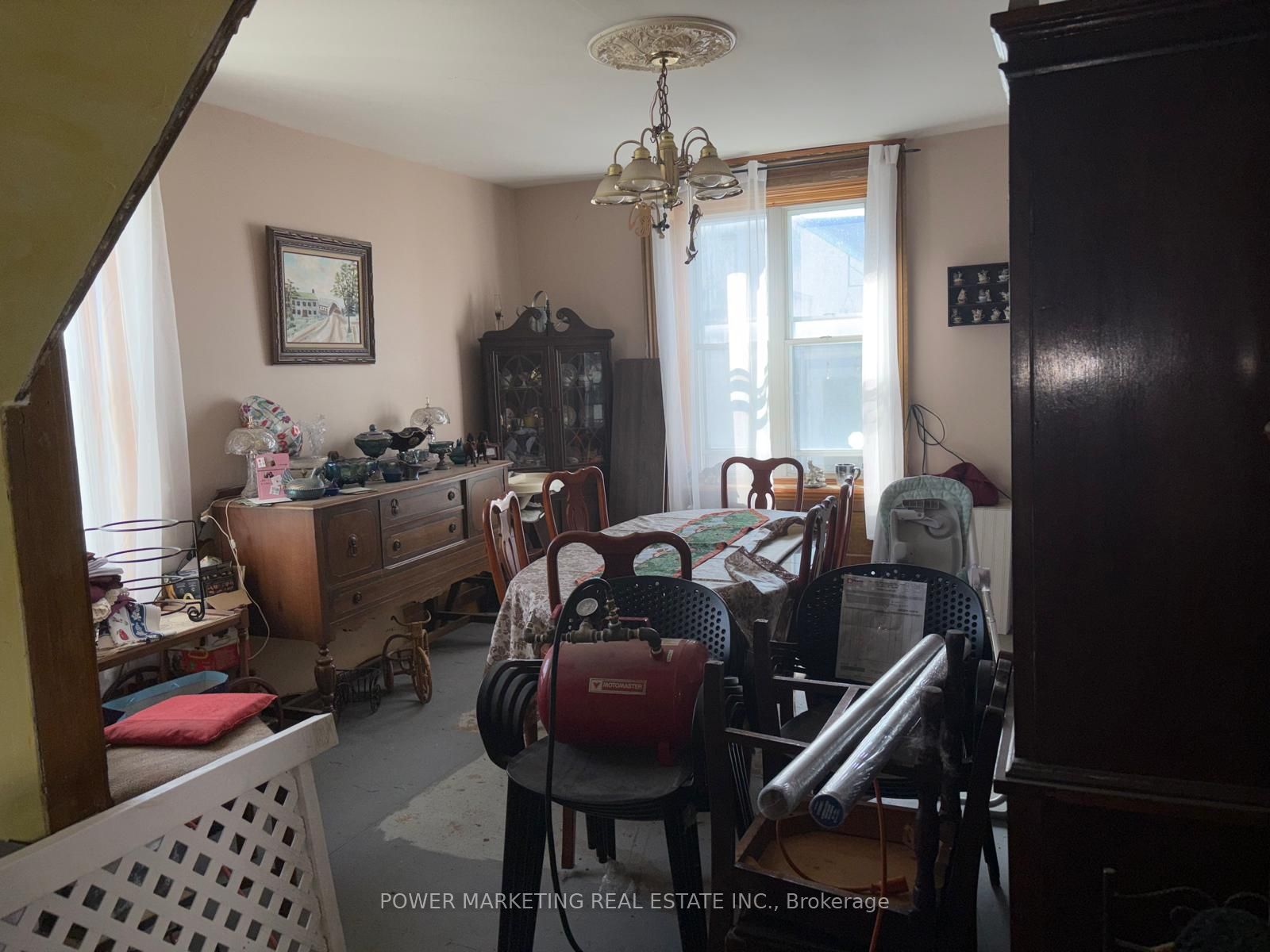 18556 Dundas Street Property Photo 8
