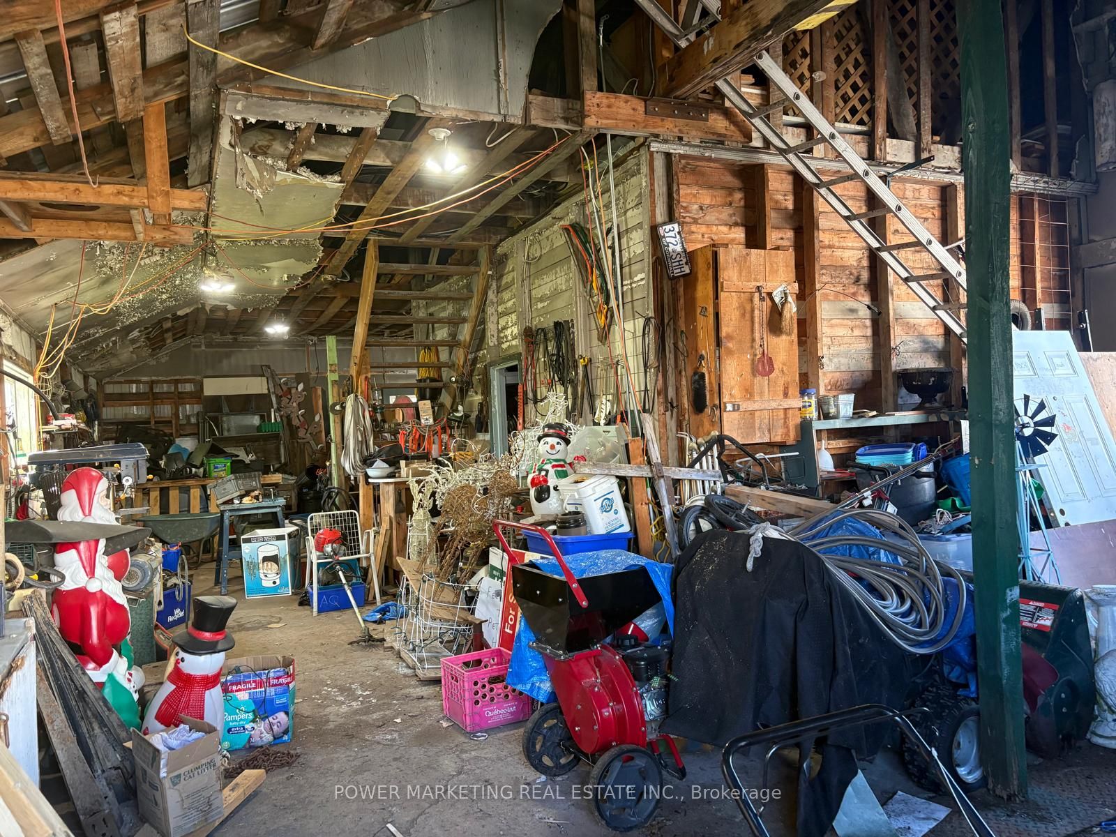 18556 Dundas Street Property Photo 10