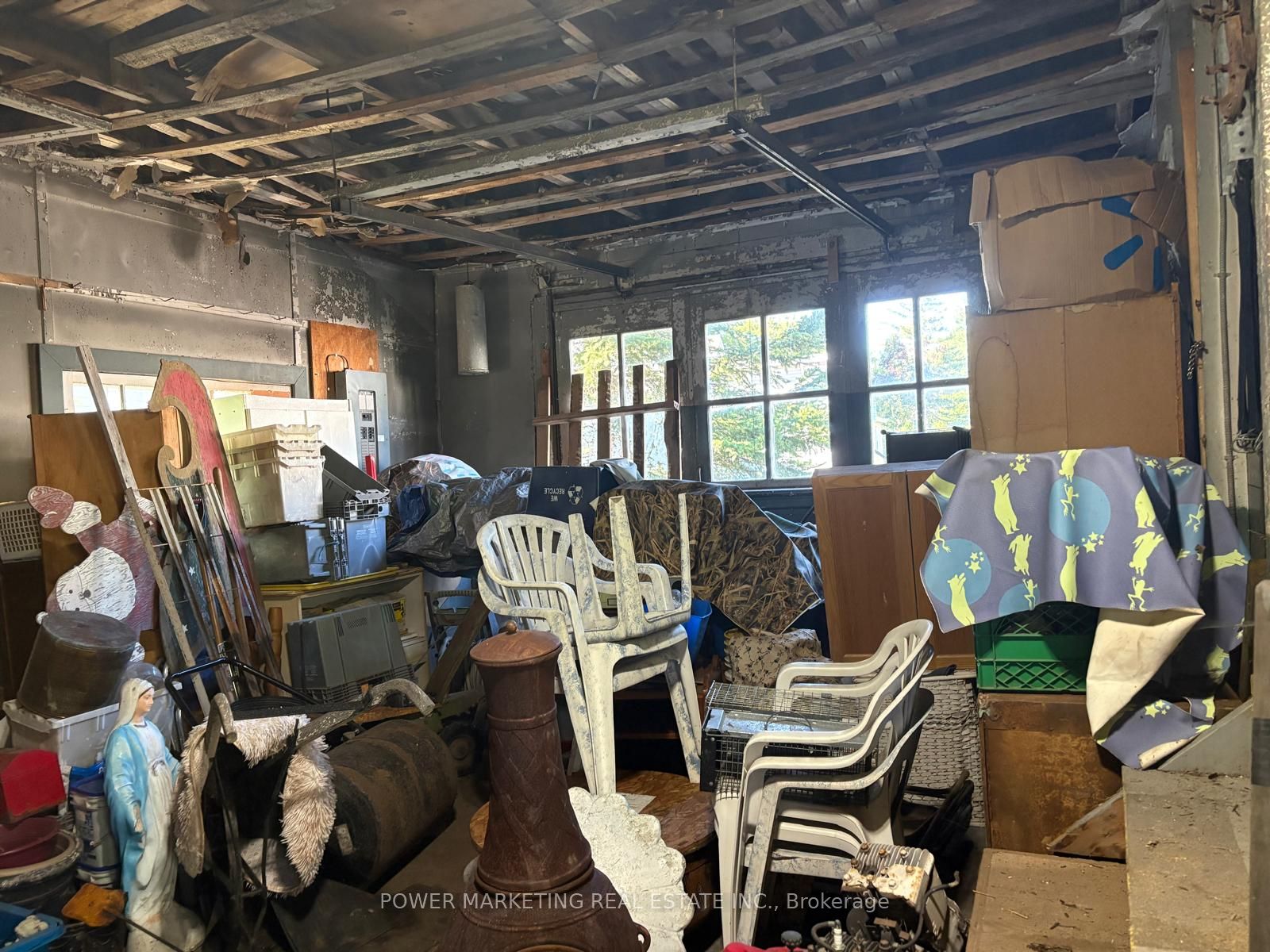 18556 Dundas Street Property Photo 11