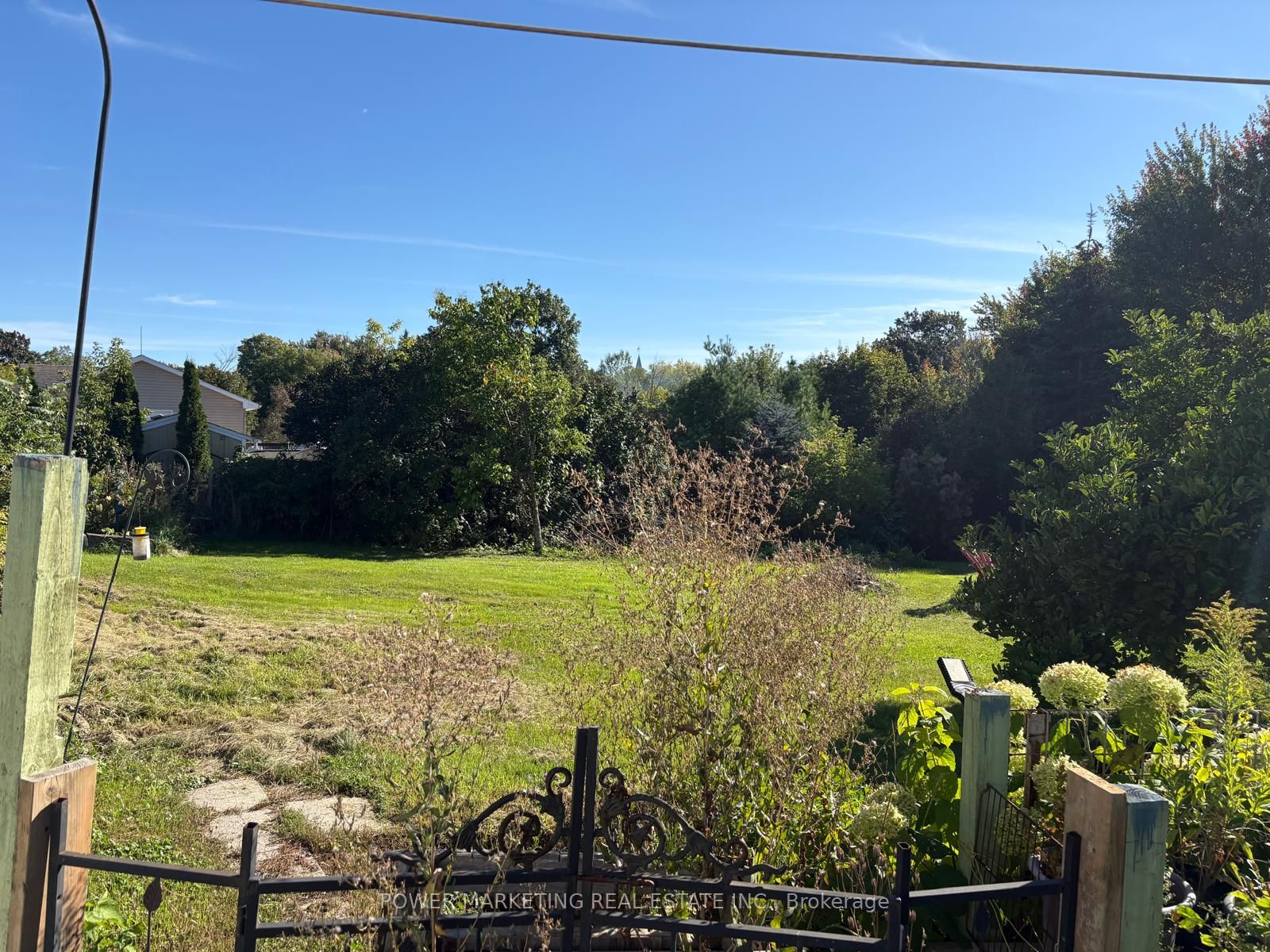 18556 Dundas Street Property Photo 13
