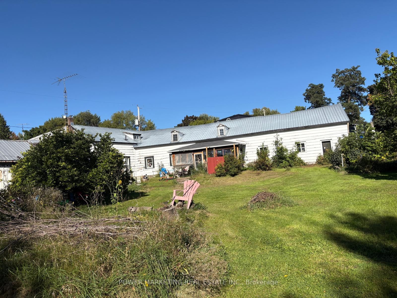 18556 Dundas Street Property Photo 15