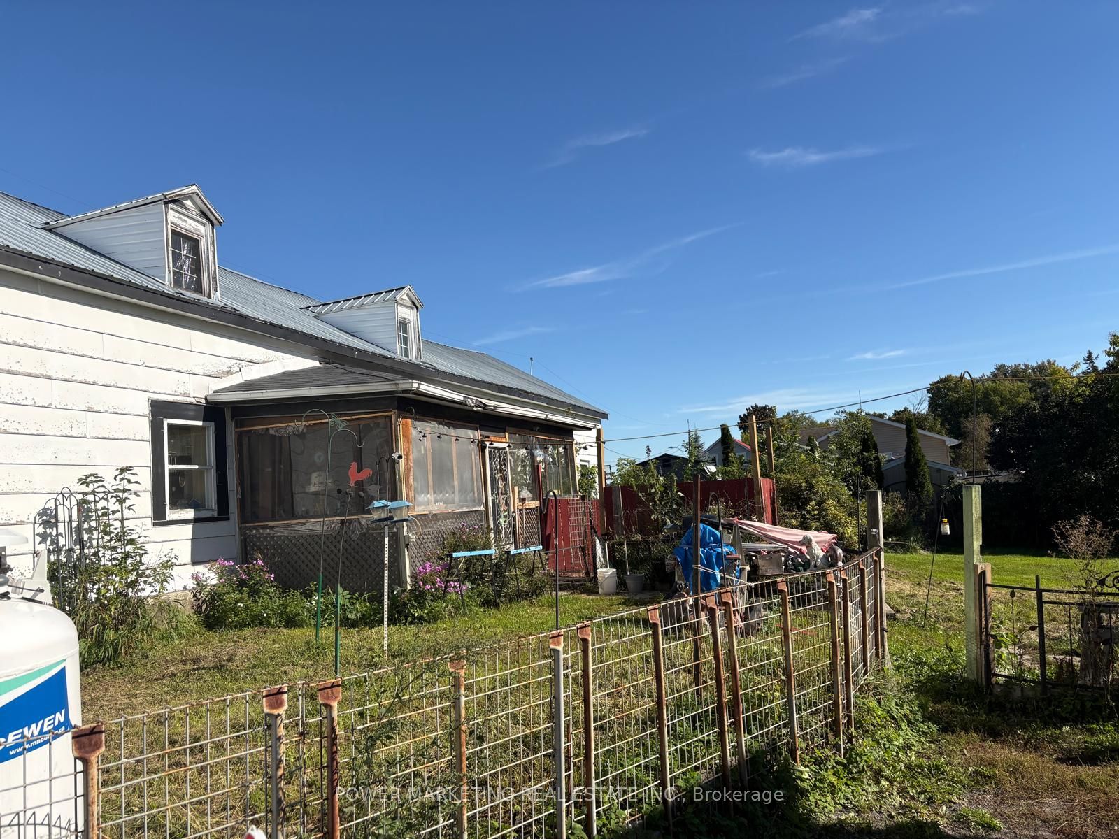 18556 Dundas Street Property Photo 17