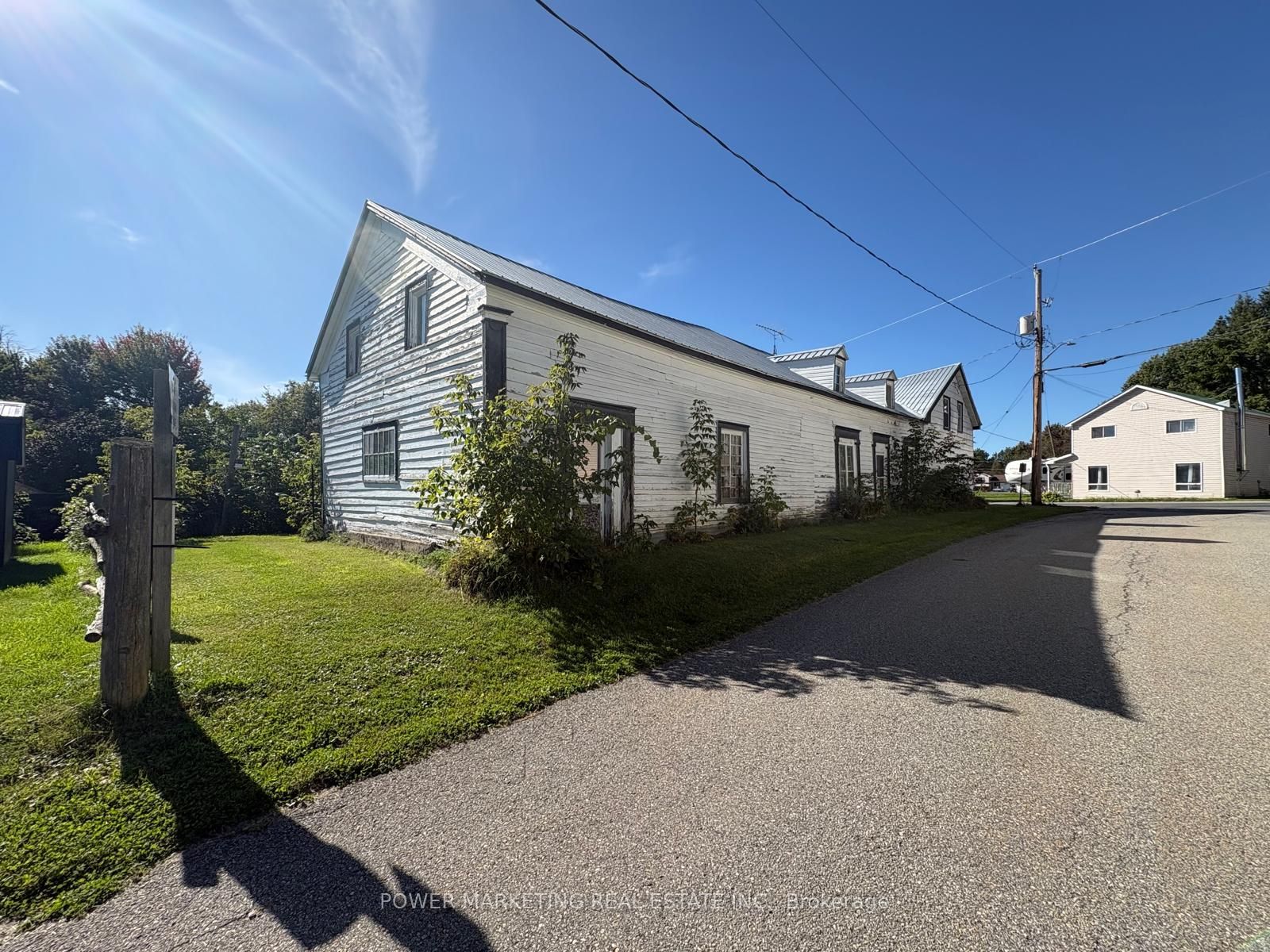 18556 Dundas Street Property Photo 18