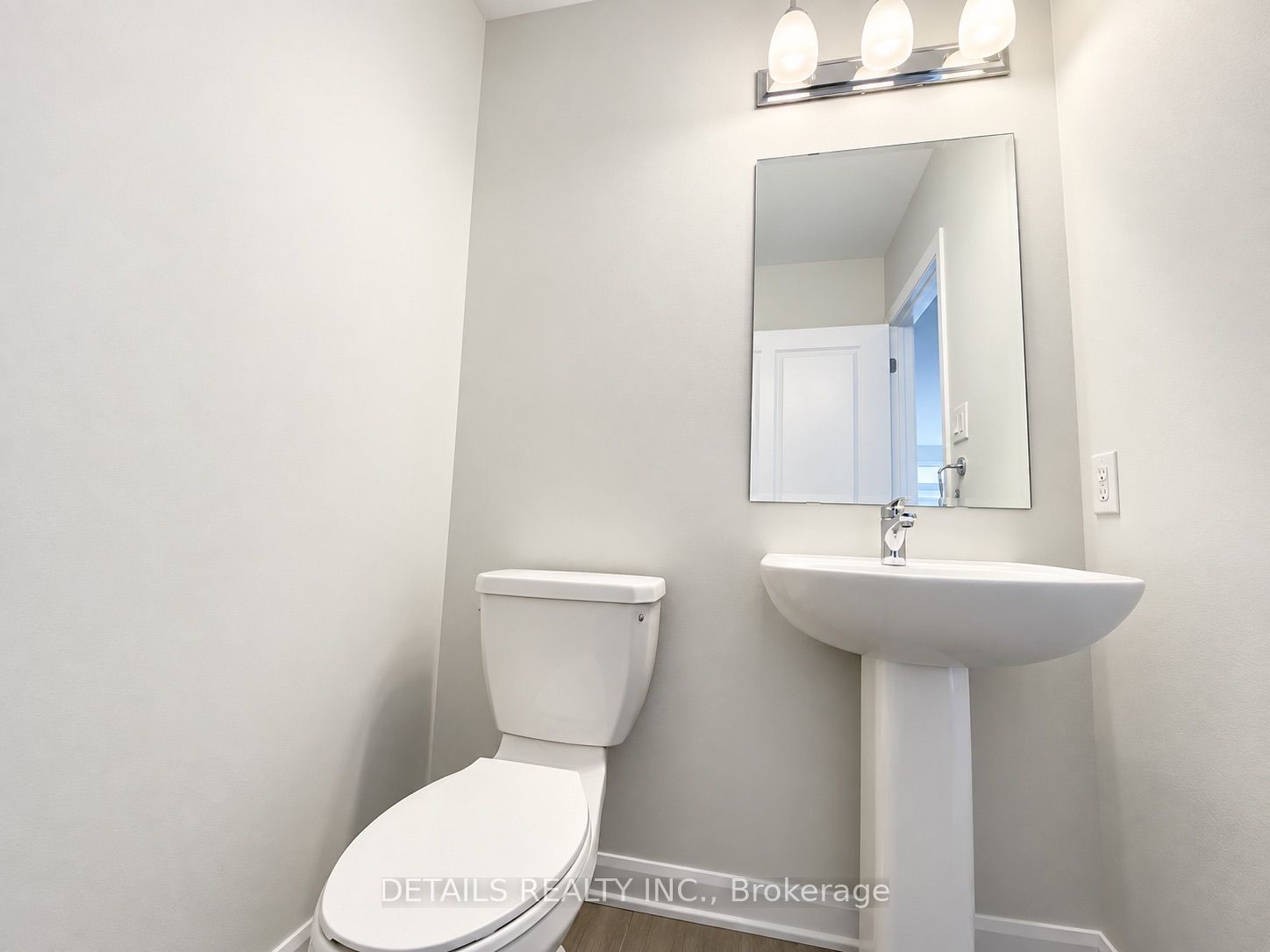 754 Cashmere Terrace Property Photo 3