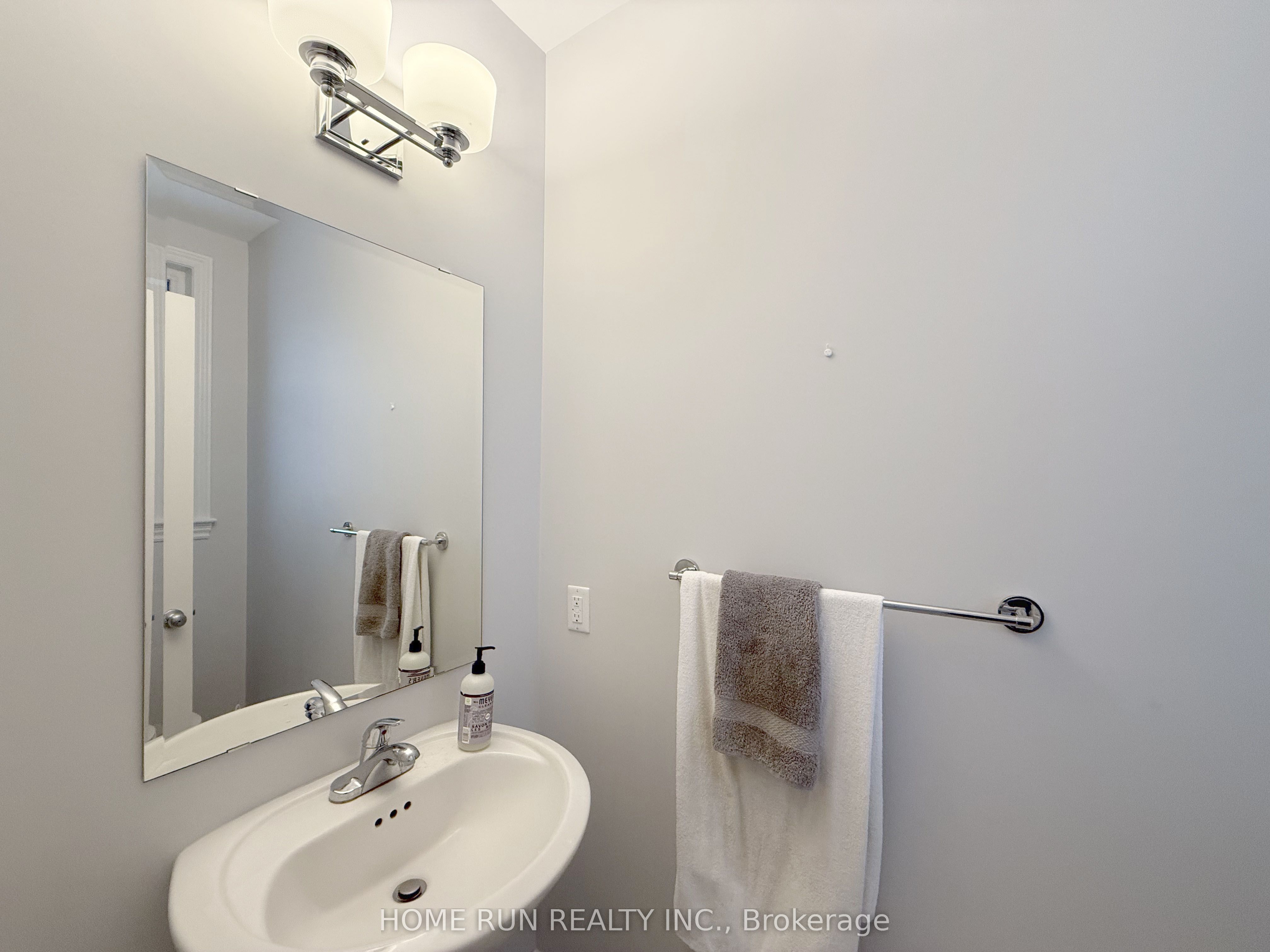555 Jackdaw Avenue Property Photo 2