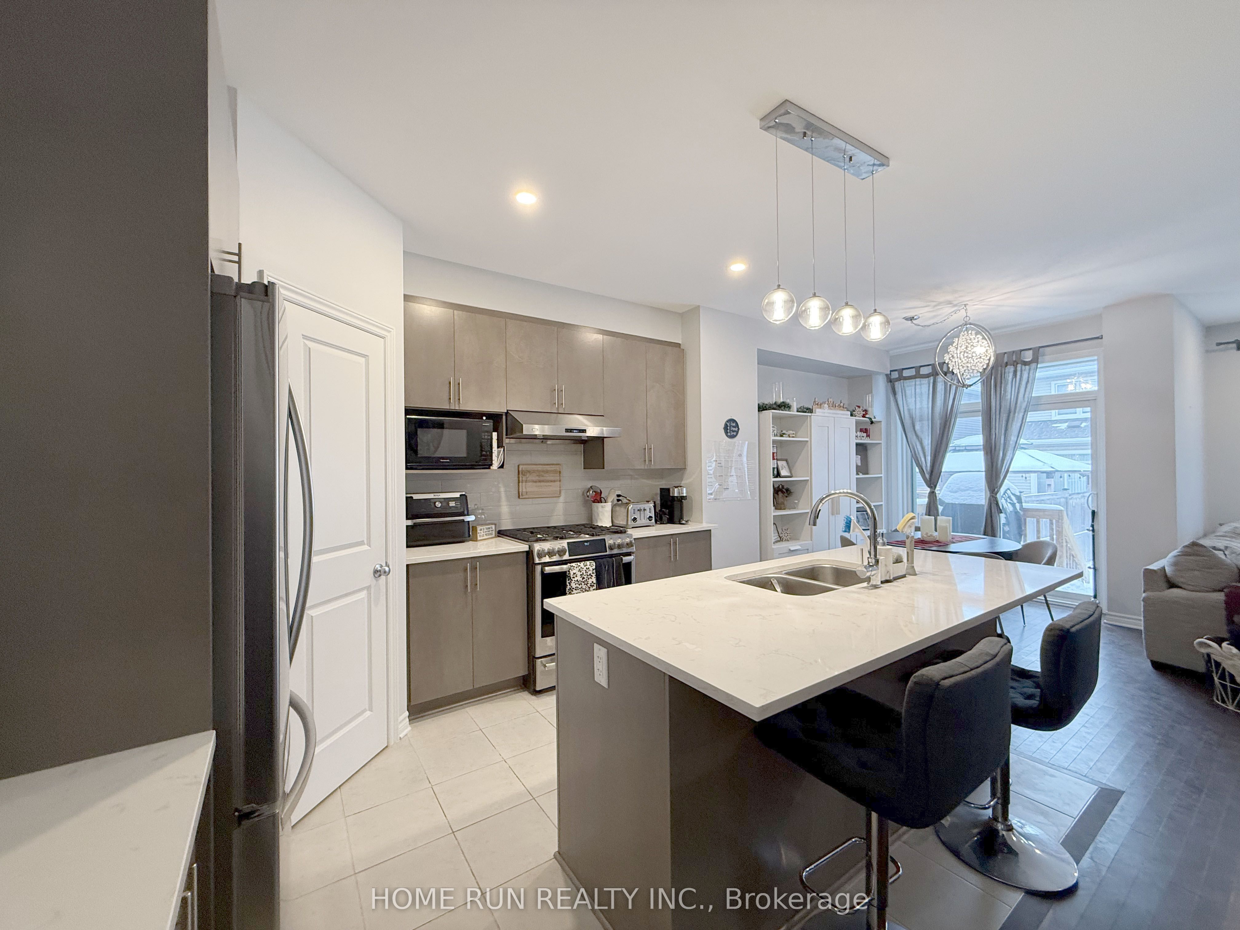 555 Jackdaw Avenue Property Photo 3