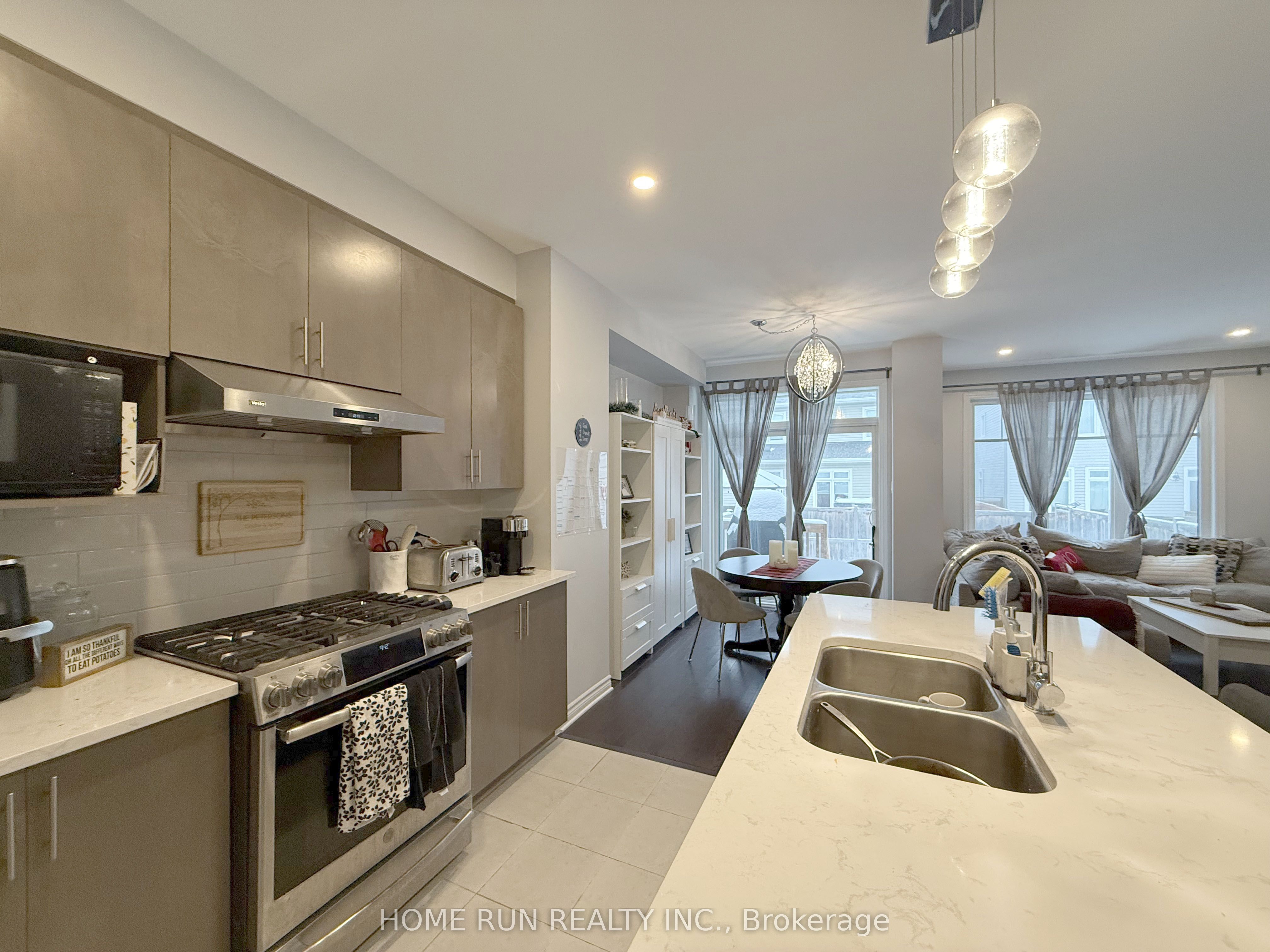 555 Jackdaw Avenue Property Photo 6