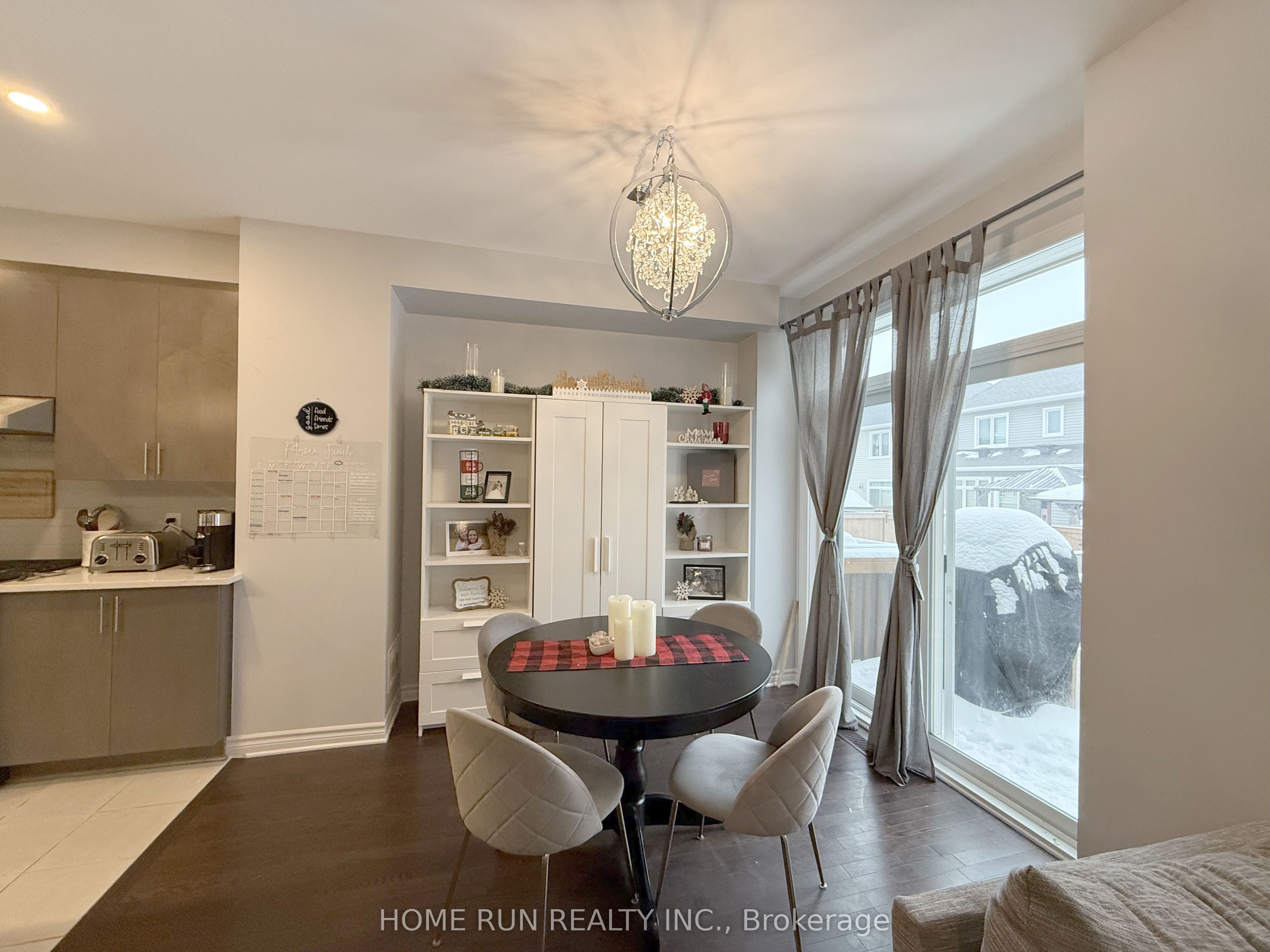 555 Jackdaw Avenue Property Photo 8