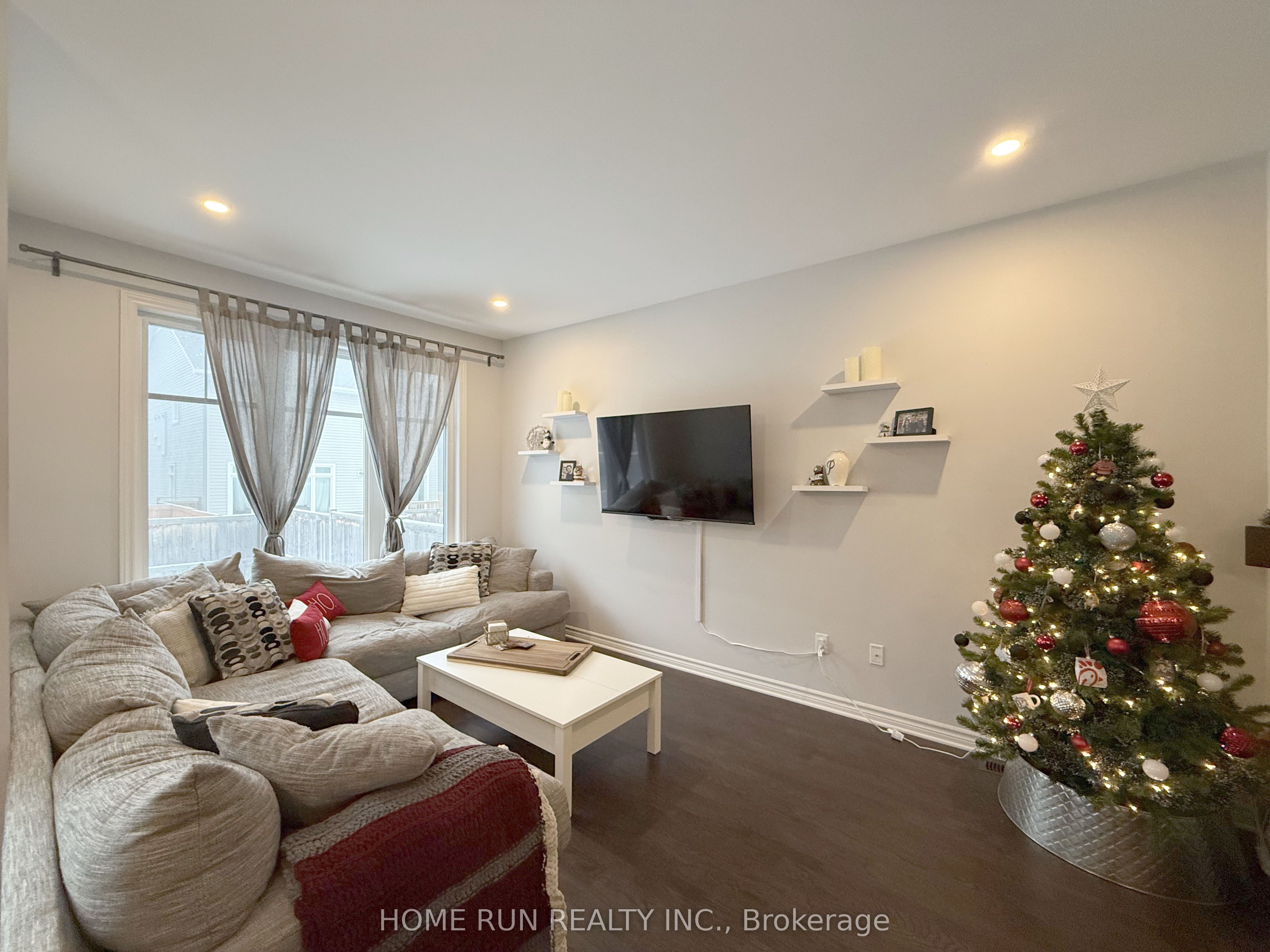 555 Jackdaw Avenue Property Photo 9