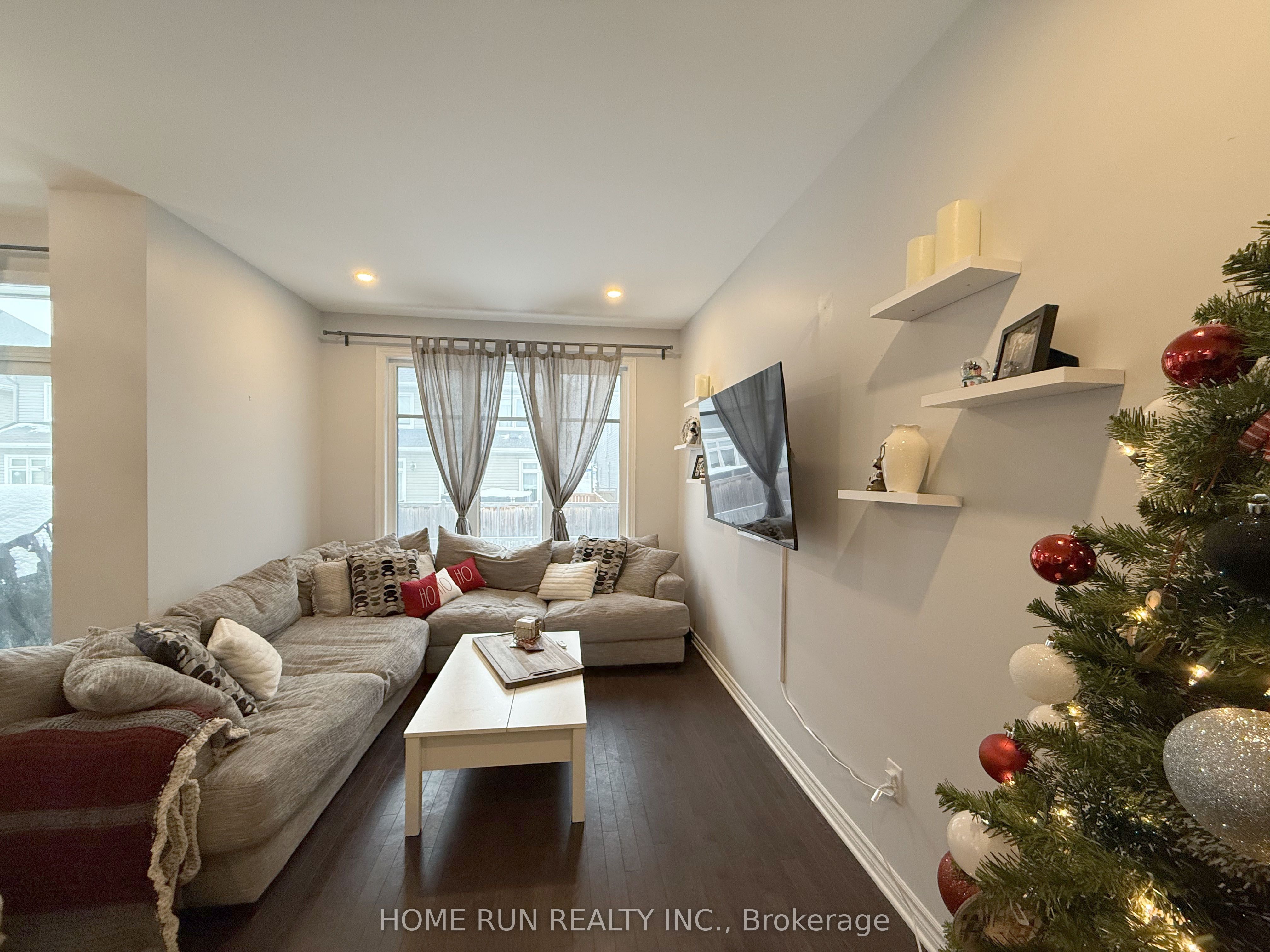 555 Jackdaw Avenue Property Photo 10