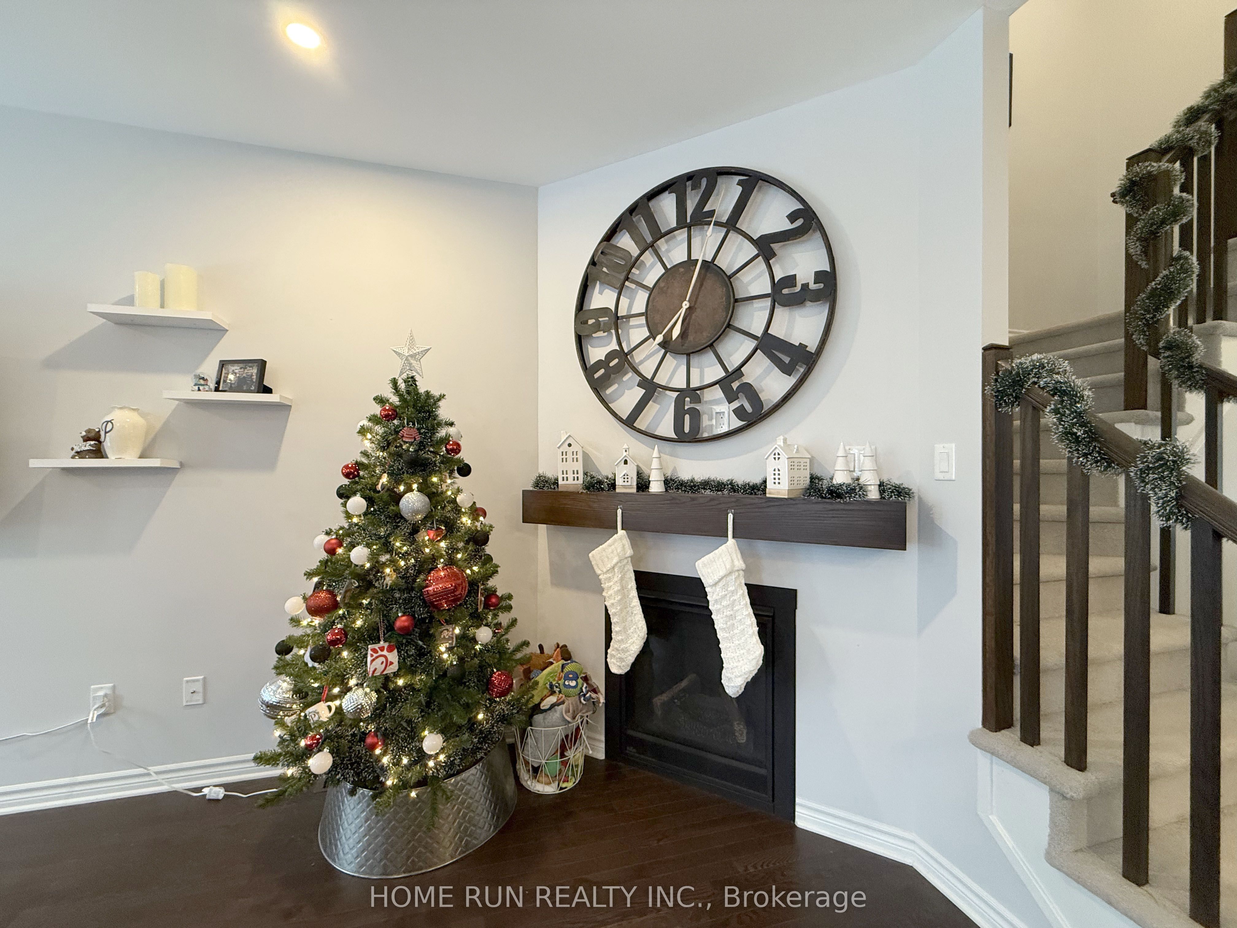 555 Jackdaw Avenue Property Photo 12