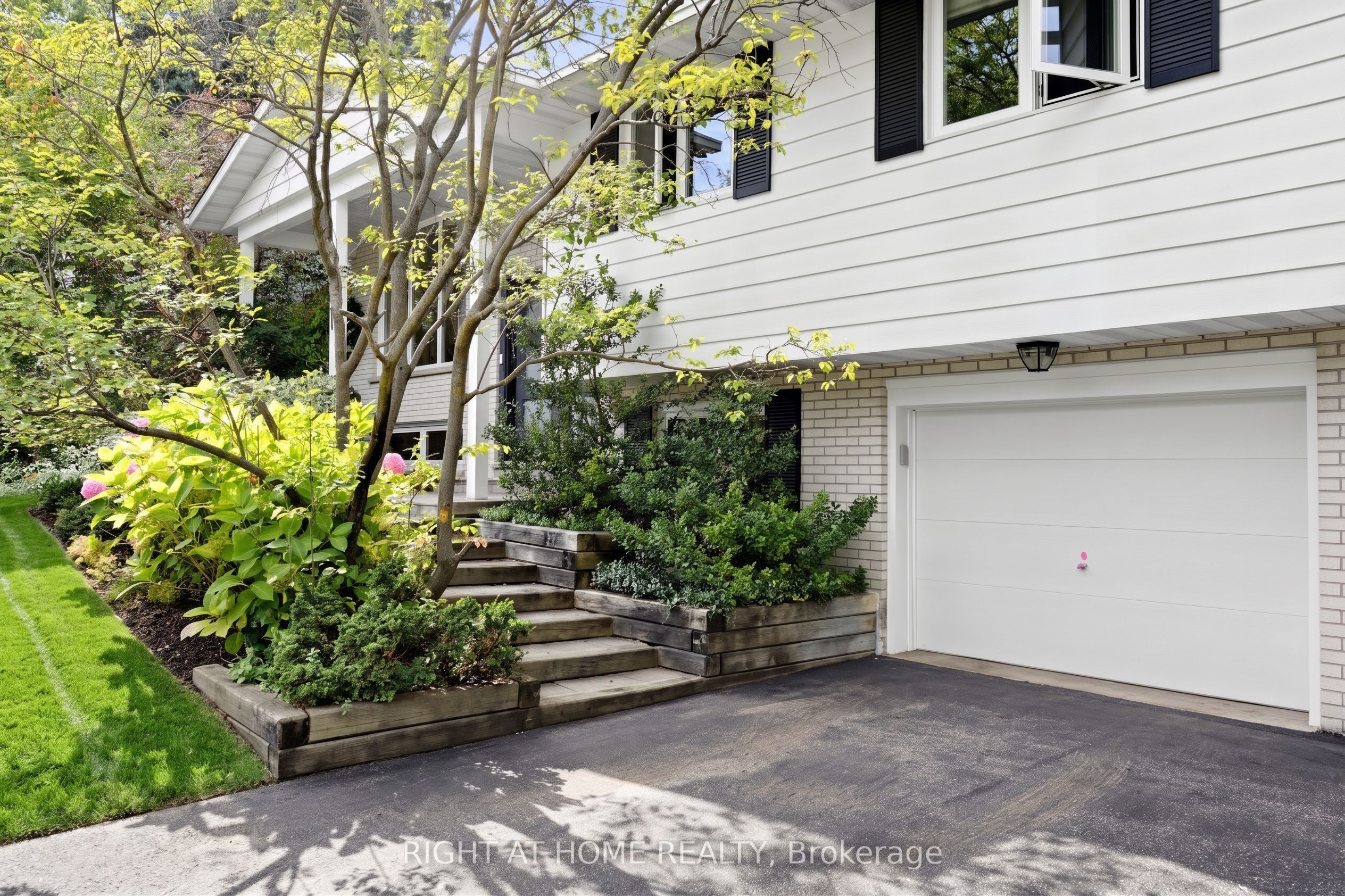 159 Meaford Drive Property Photo 3